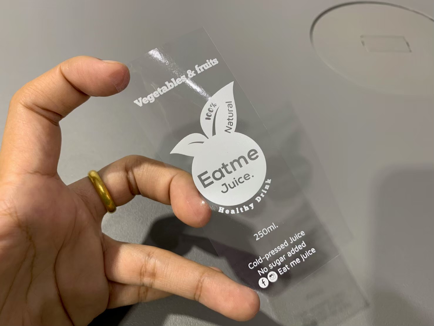 ฉลากสินค้าใสตัวหนังสือขาว สติ๊กเกอร์ใสพิมพ์สีขาว พิมพ์หมึกขาว