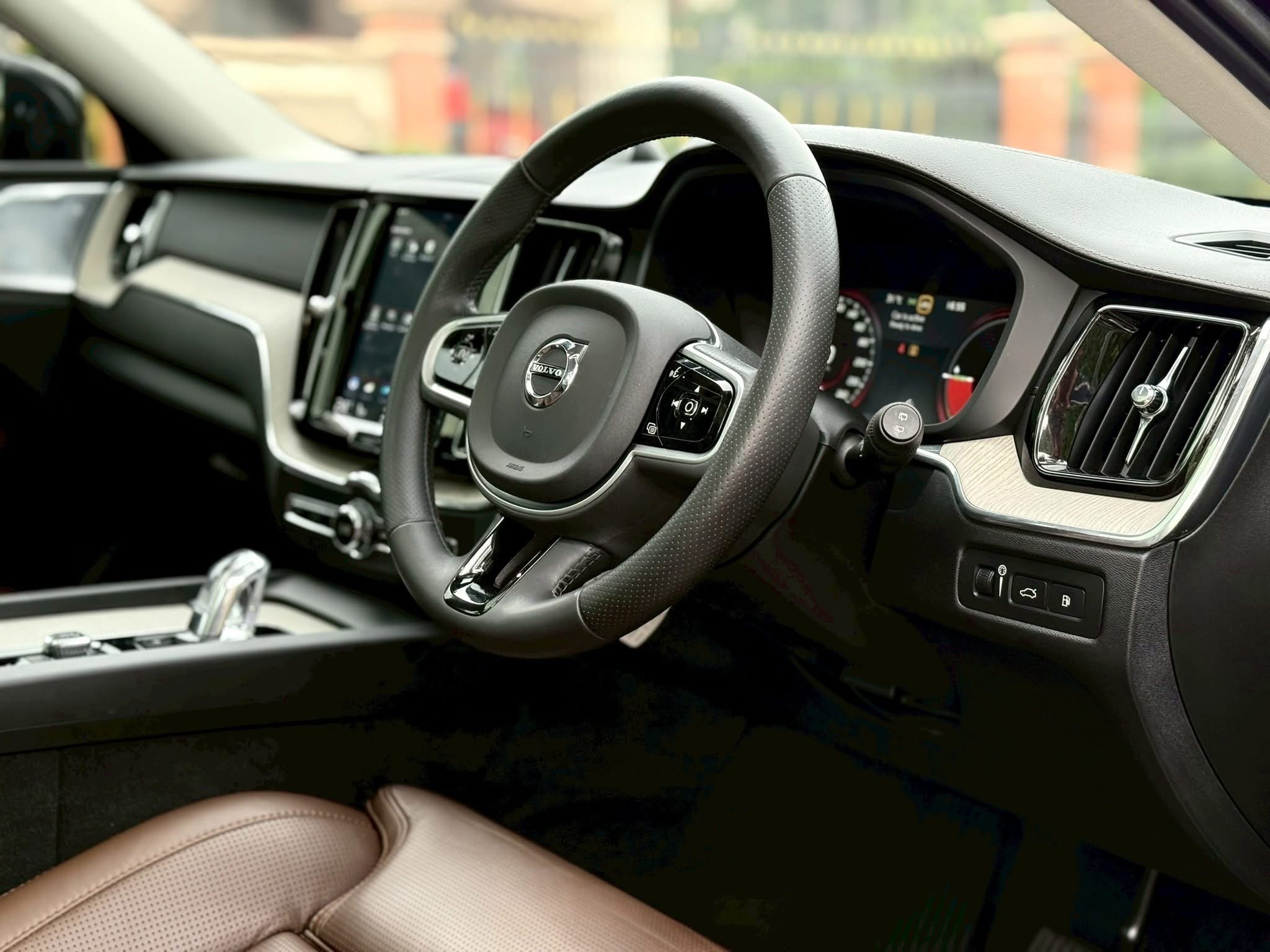 VOLVO XC60 T8 Inscription ปี 2019