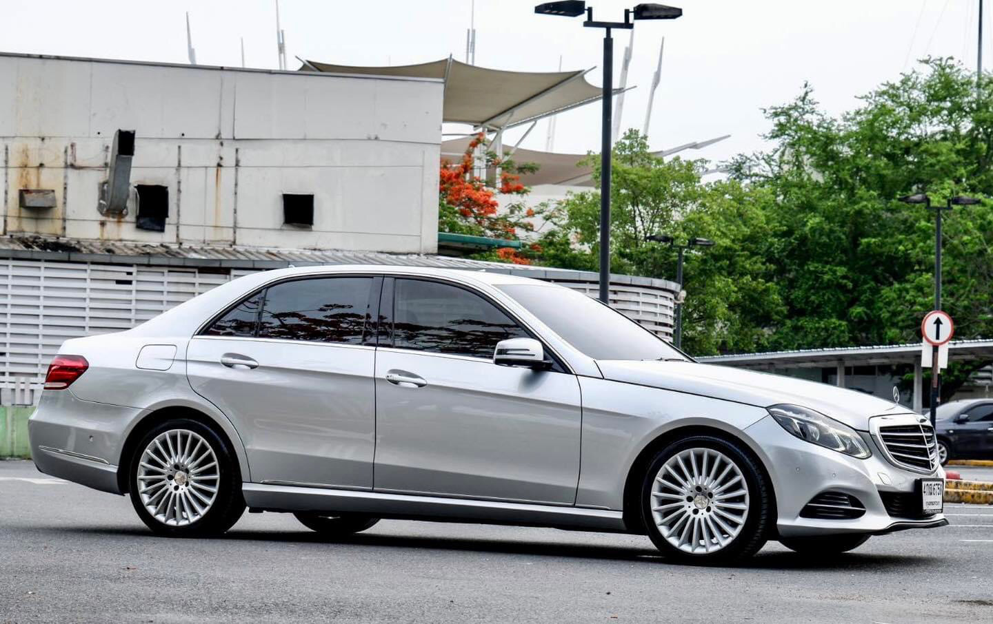 Benz W212 E300 Diesel Bluetec Hybrid Executive Fulloption ปี 2015