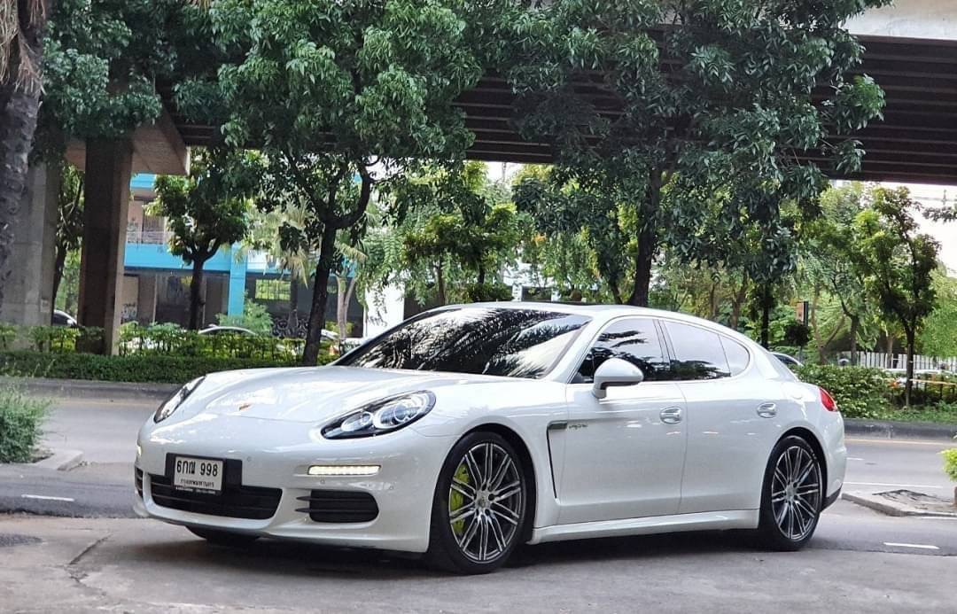 Porsche Panamera SE hybrid ปี 2016