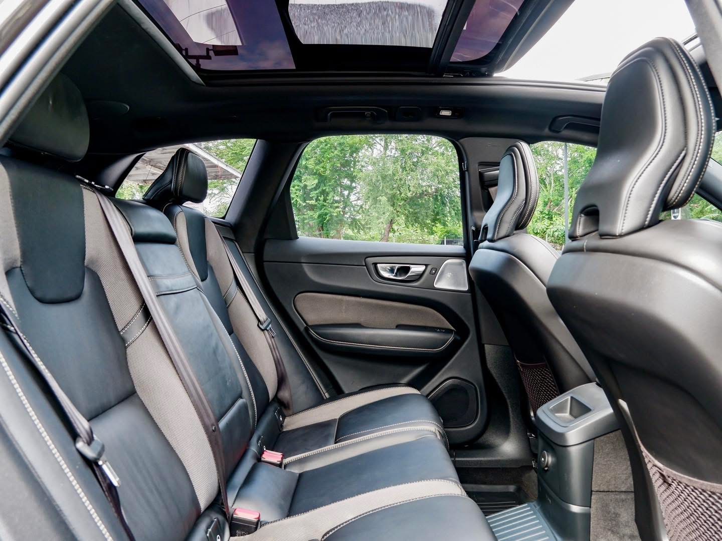 Volvo XC60 Recharge T8 AWD R-Design ปี 2022