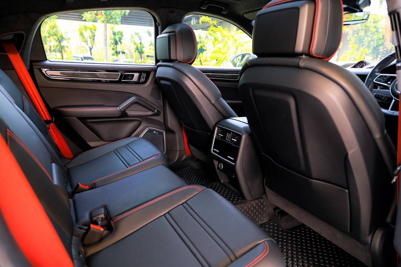 Porsche Cayenne Coupe Hybrid ปี 2022