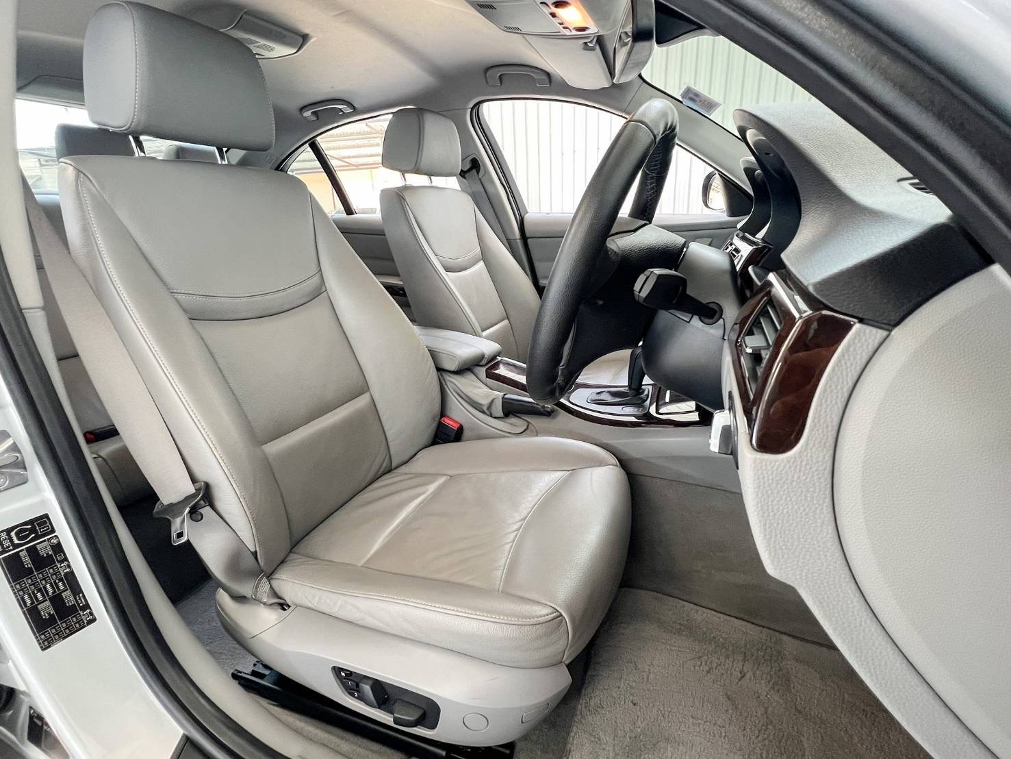 BMW SERIES 3 320i SE โฉม E90 ปี 2010