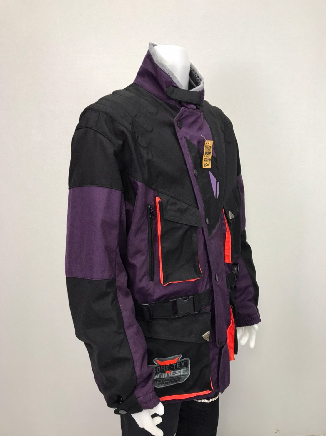 เสื้อขี่มอเตอร์ไซด์( มือสอง) RCT 948 อก 54" ยาว 31" ยี่ห้อ**DAINESE**