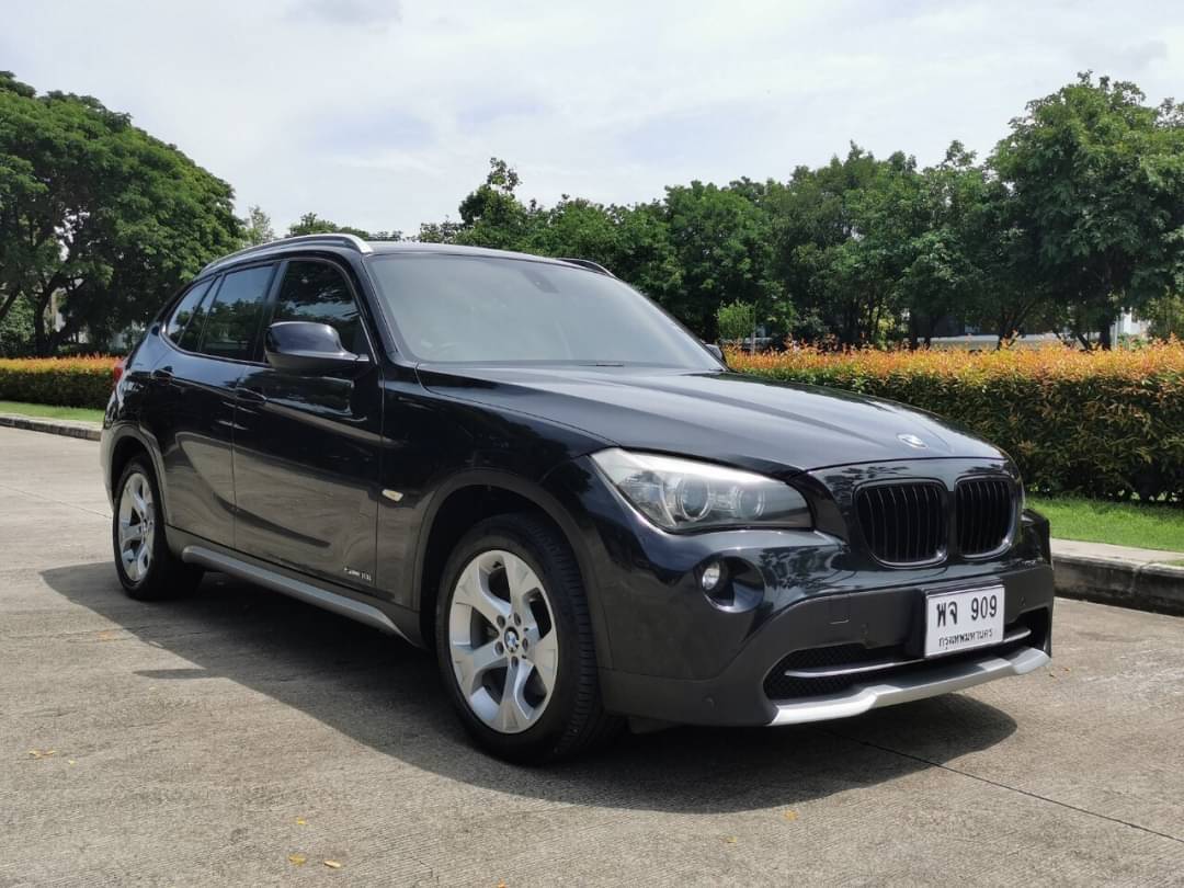 BMW X1 sDrive สีดำ รถศูนย์บีเอ็ม