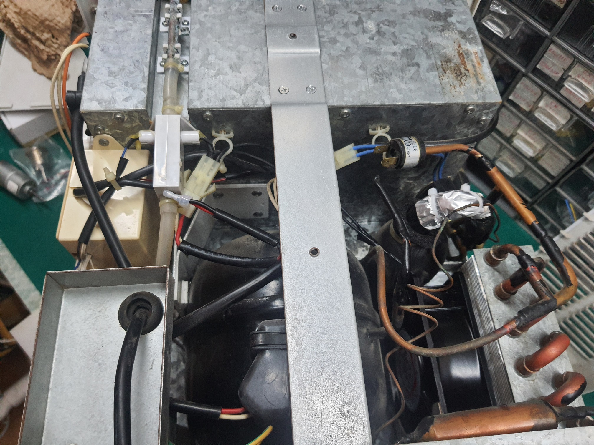 ซ่อมเครื่องทำน้ำแข็ง ยี่ห้อ RESTER รุ่น ZB-15AW อาการเปิดไม่ติดเครื่องไม่ทำงาน