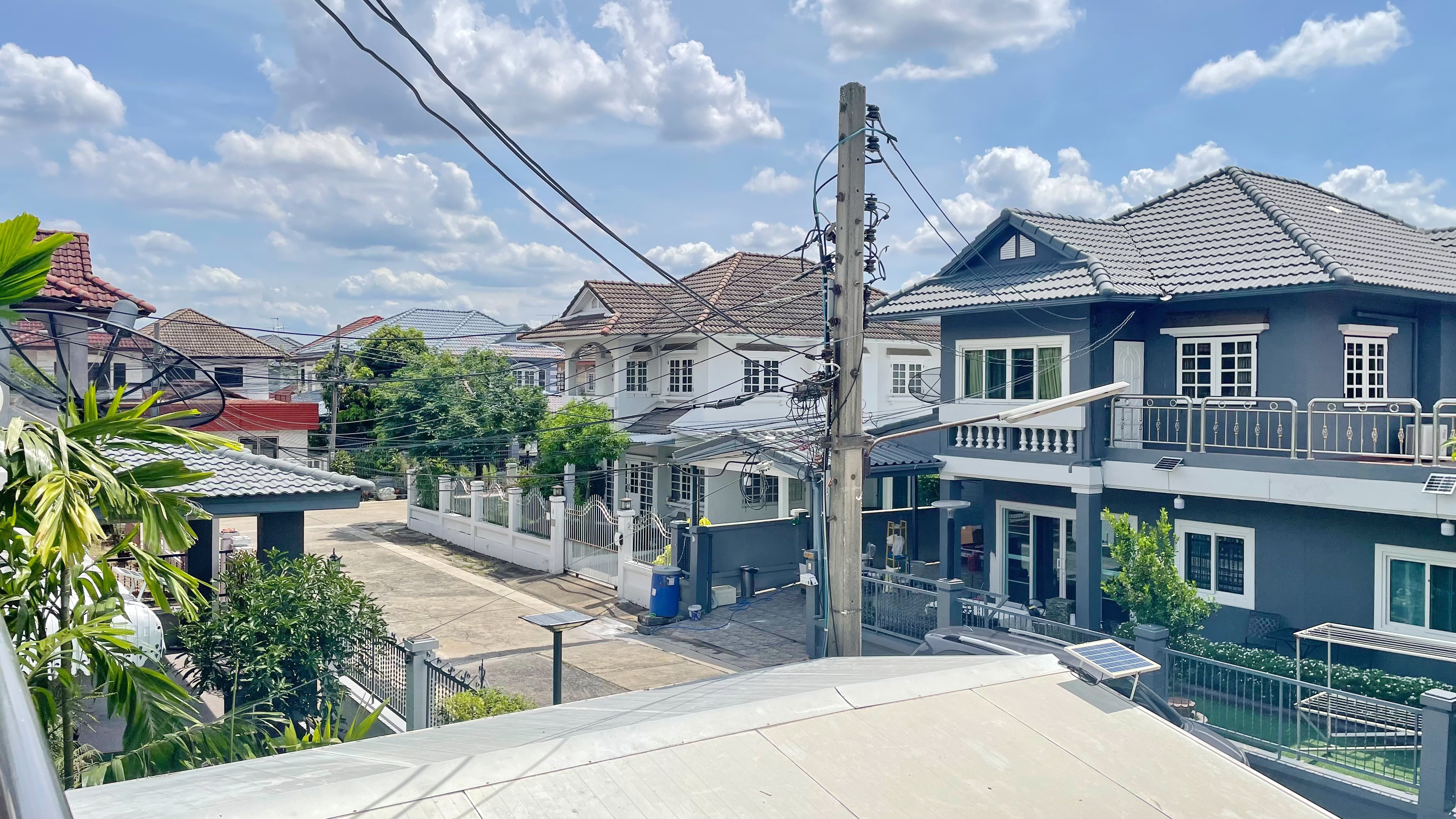 ให้เช่า บ้านเดี่ยวหลังมุม ซอยCentral แจ้งวัฒนะ ใกล้รถไฟฟ้า มีห้องด้านล่าง ไม่รับสัตว์เลี้ยง