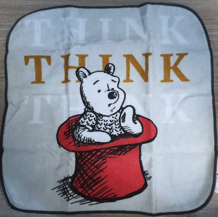 Winney The pooh ผ้าเช็ดหน้า วินนี่เดอะพูห์ หมีพูห์ ของแท้จากญี่ปุ่น Size : 25 x 25 cm