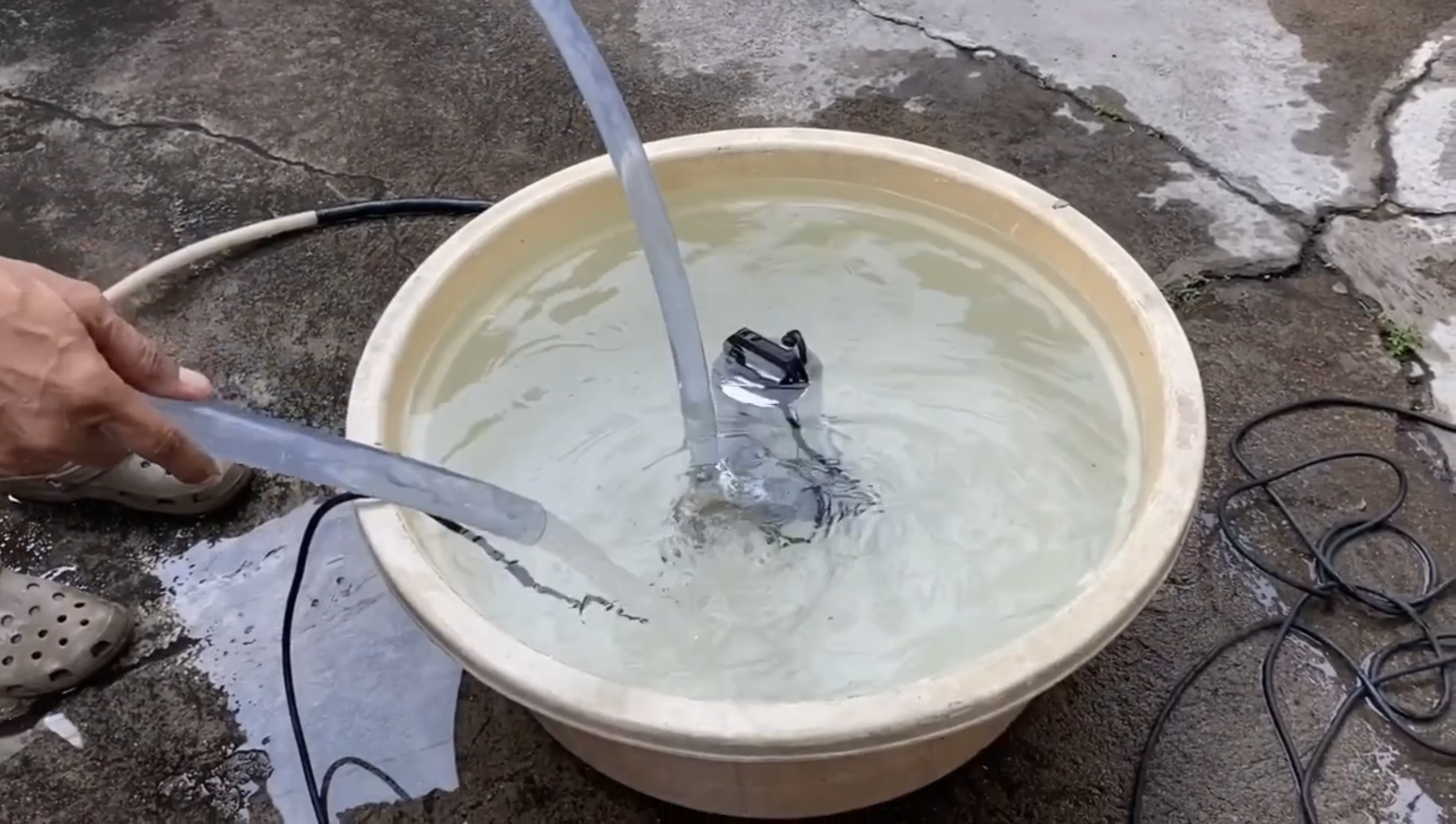 ปั้มไดโว่ แสตนเลส Onsen 12V ท่อ 3 ขนาด แบบทองเหลือง แถมตัวคีบแบต 1 คู่ สายยาว 5 เมตร