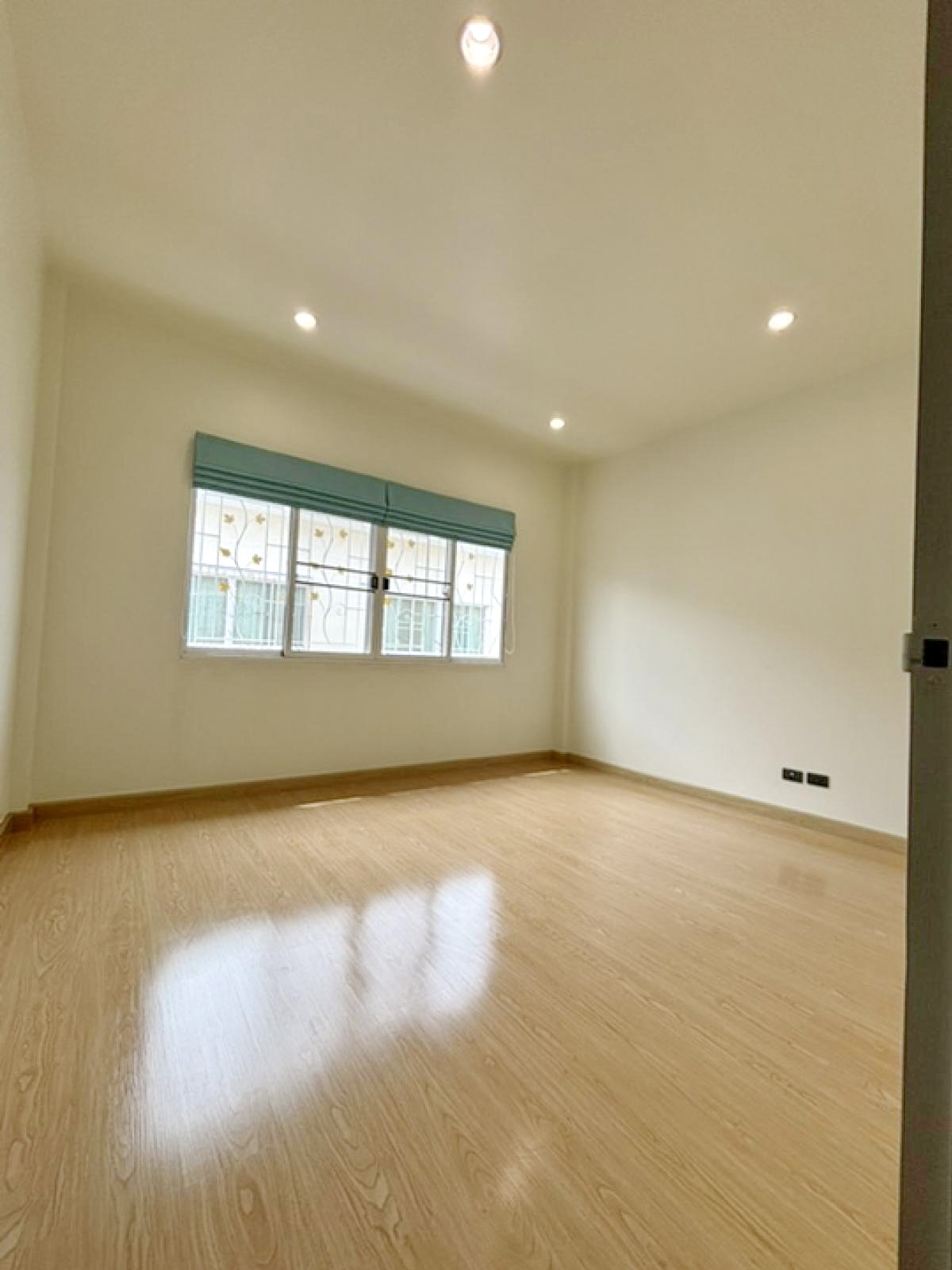 ให้เช่า ทาวน์โฮม 3 ชั้น Renovate ใหม่ เพชรเกษม 69