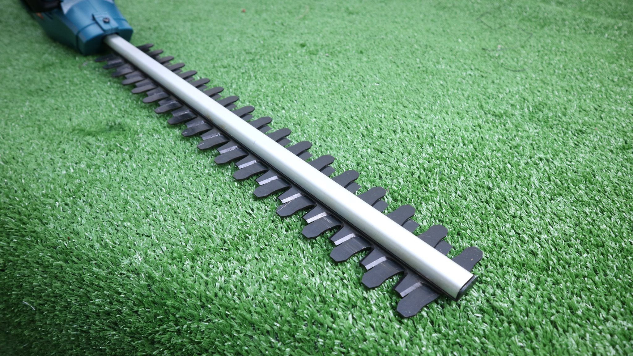 BERALA เครื่องตัดแต่งพุ่มไม้ไร้สาย BERALA BRL-8A601