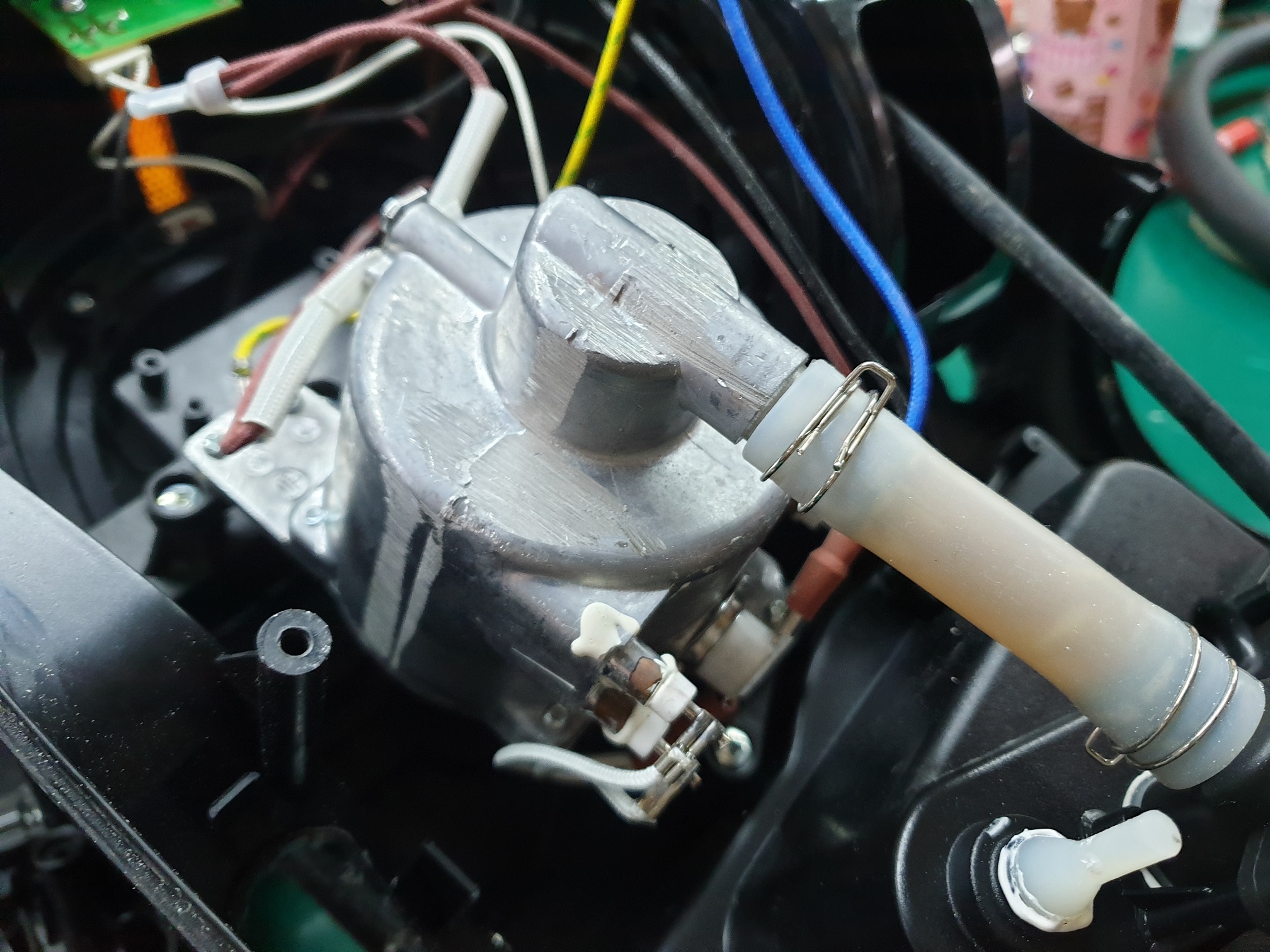 ซ่อมเตารีดไอน้ำ ยี่ห้อ @HOME รุ่น HO0212 อาการไอน้ำไม่ออก