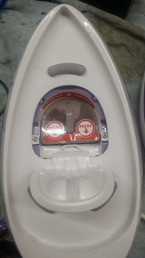 ซ่อมเตารีดไอน้ำ ยี่ห้อ PHILIPS รุ่น GC7620 อาการไอน้ำไม่ออก