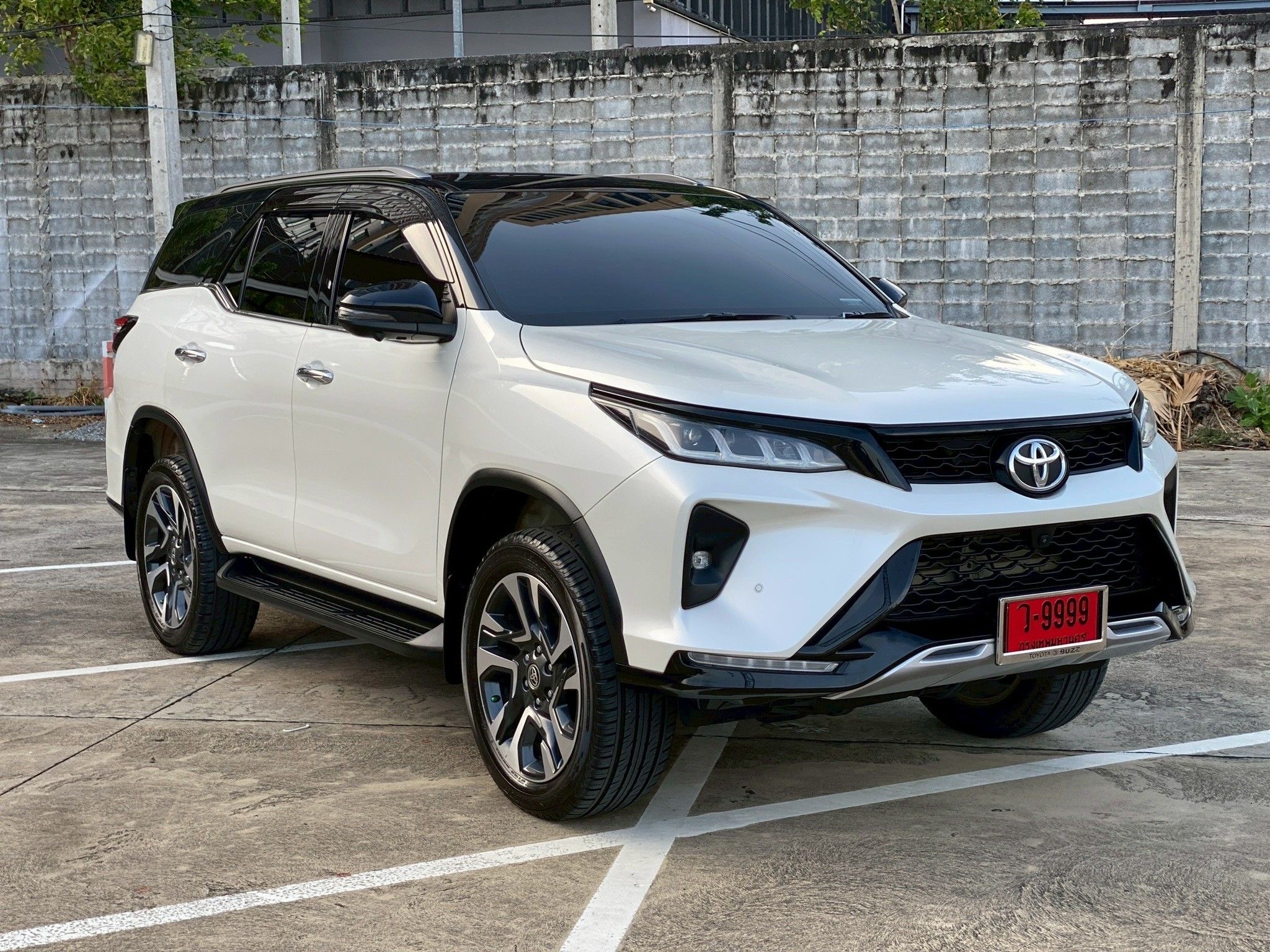Toyota Fortuner 2.4 LEGENDER 2WD AT ปี 2021