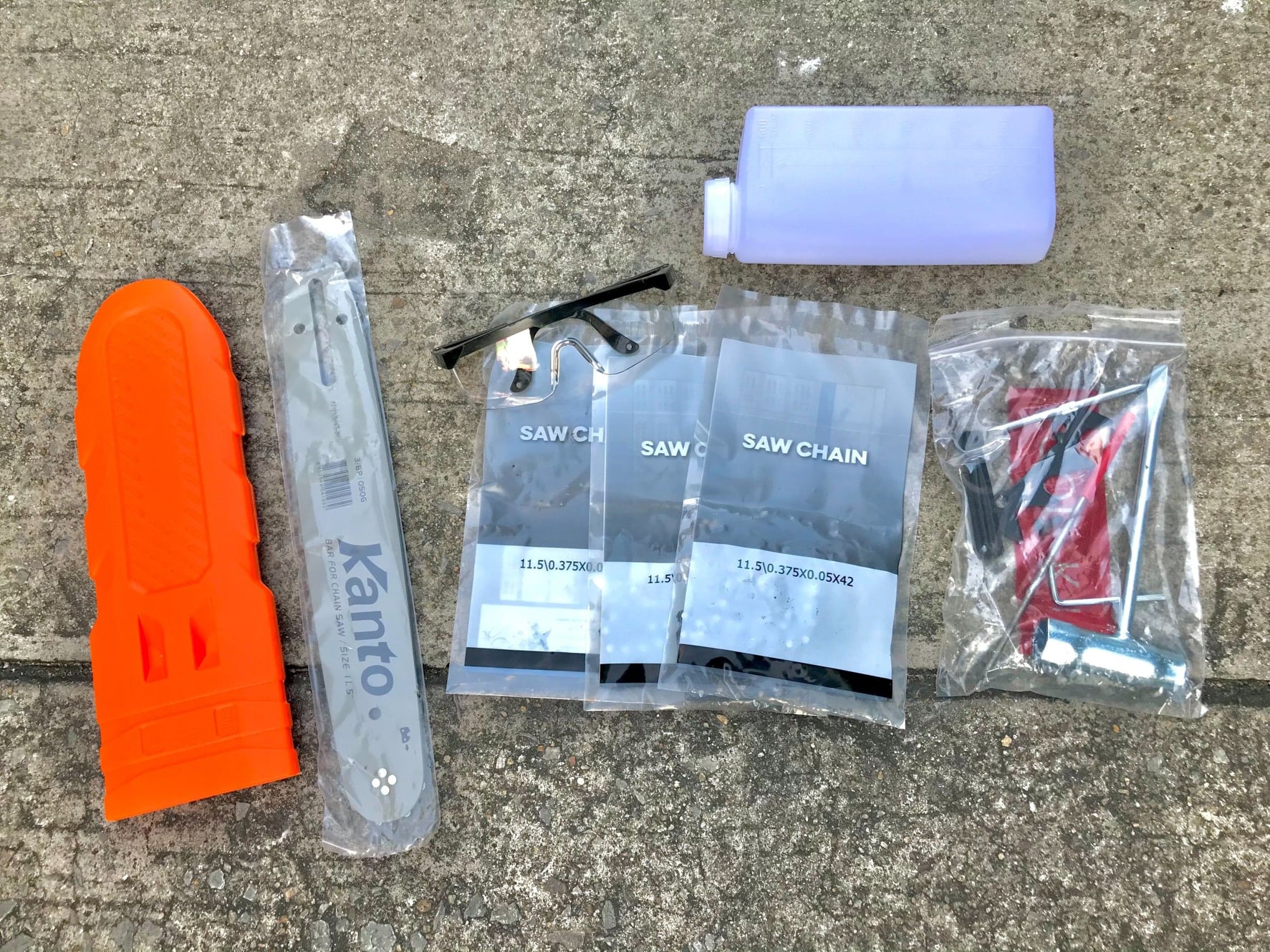 เลื่อยโซ่ยนต์ รุ่นใหม่ ยี่ห้อ KANTO รุ่น ท๊อปของแคนโต้ โซ่ 3 เส้น บาร์ 11.5 นิ้ว