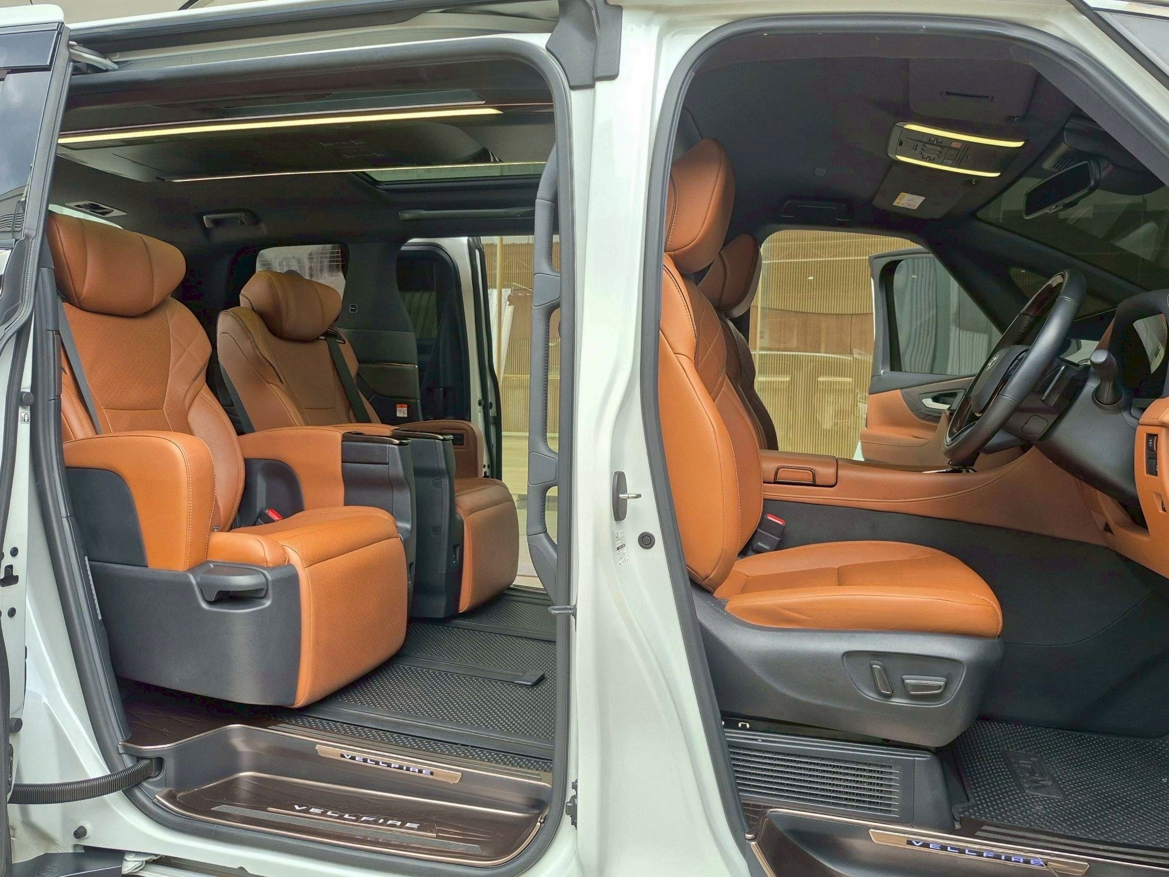 Toyota Vellfire 2.5 Hybrid Z Premier E-FOUR 40 Series ปี 2024