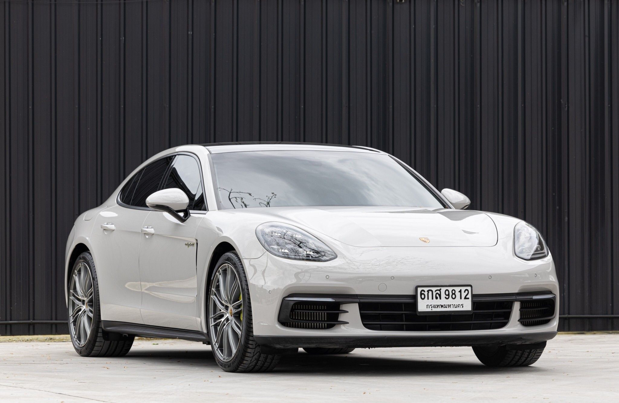 Porsche Panamera 4 E-Hybrid ปี 2017