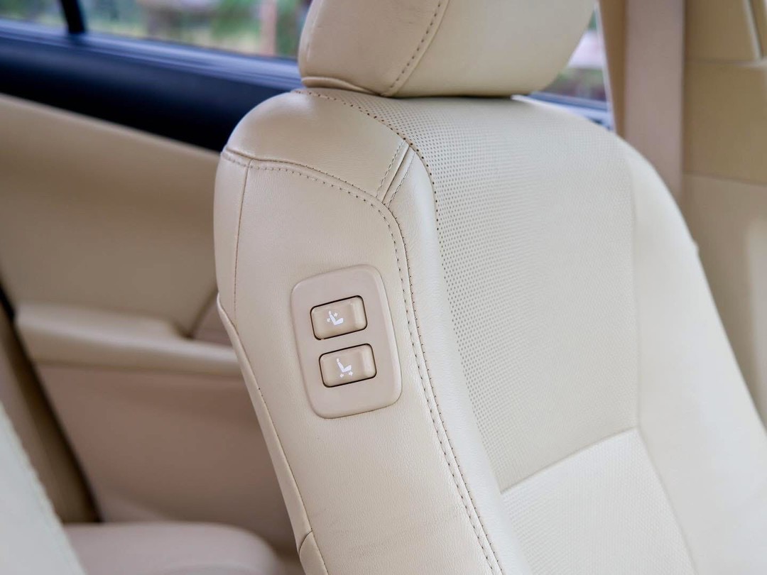 Toyota Camry 2.0G ปี 2015