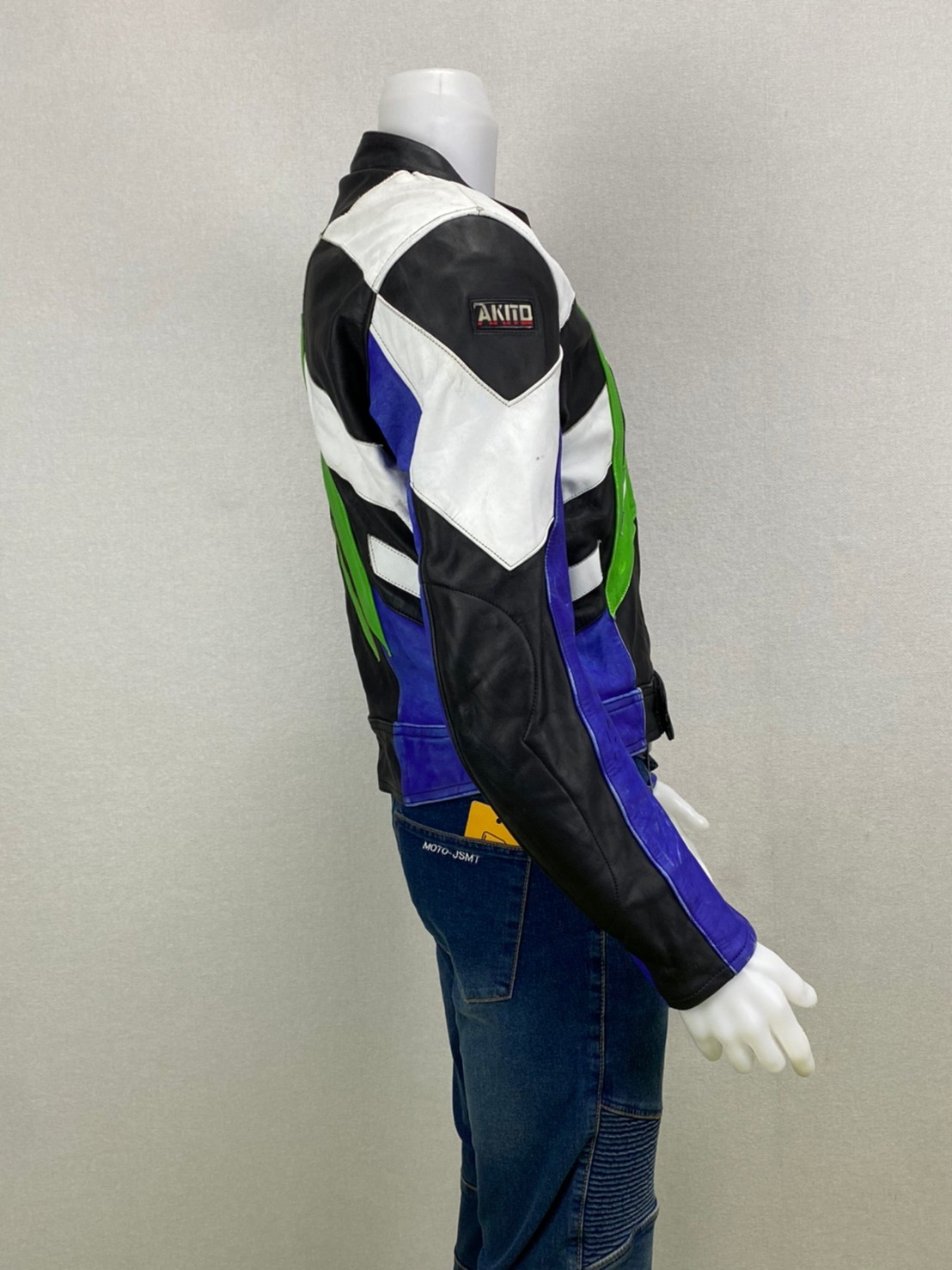 เสื้อการ์ดสำหรับขี่มอเตอร์ไซด์( มือสอง) RCSS 033: อก 42" ยาว 22" ** AKITO **