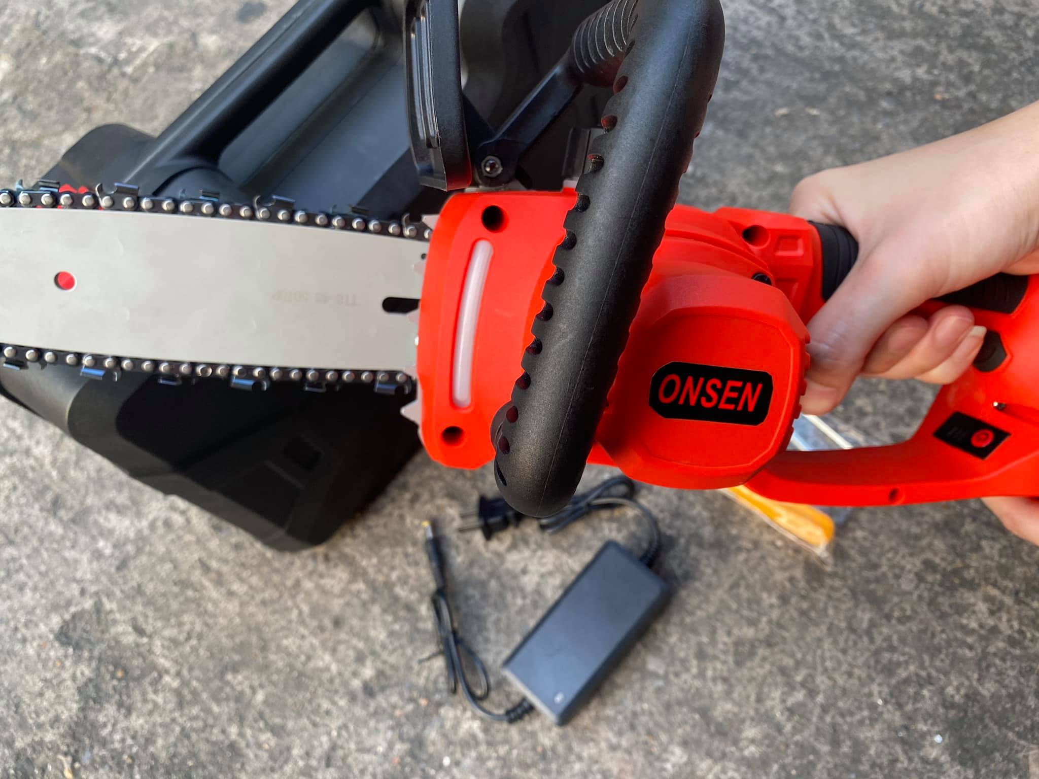 เลื่อยโซ่แบต onsen 9” 128V (มีถังน้ำมันหล่อเลี้ยงโซ่)
