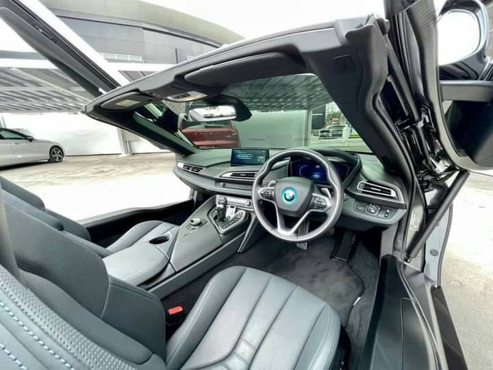 BMW i8 Roadster ปี 2021