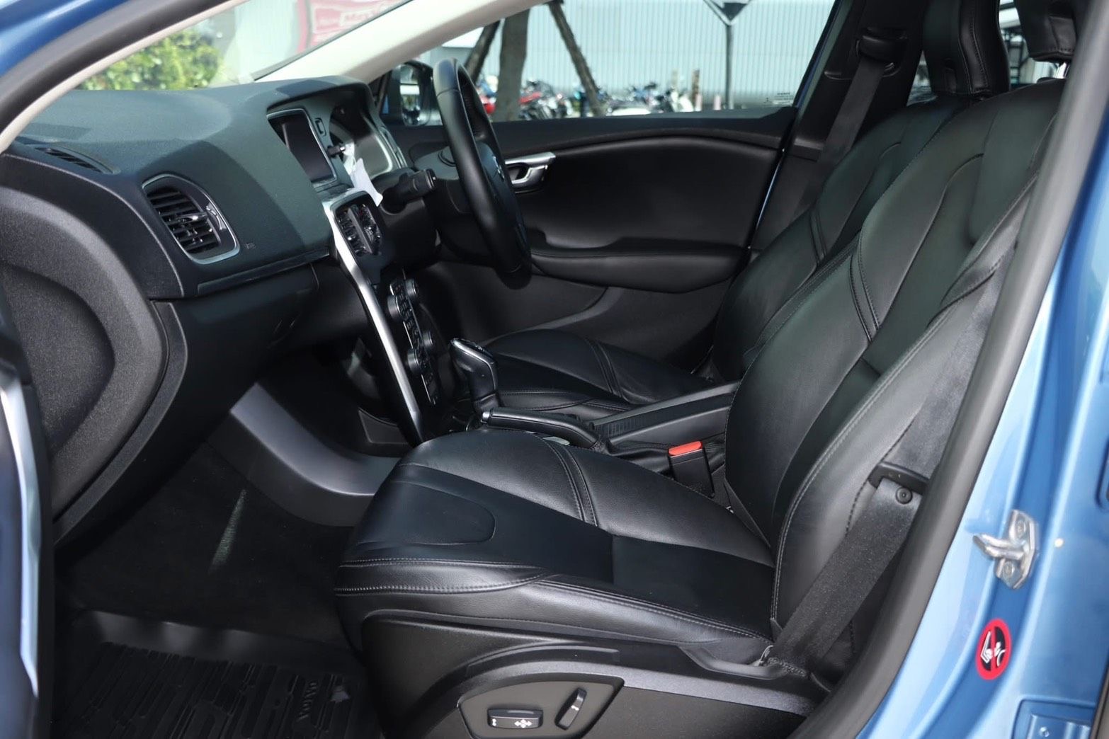 VOLVO V40 2.0 T4 ปี2017