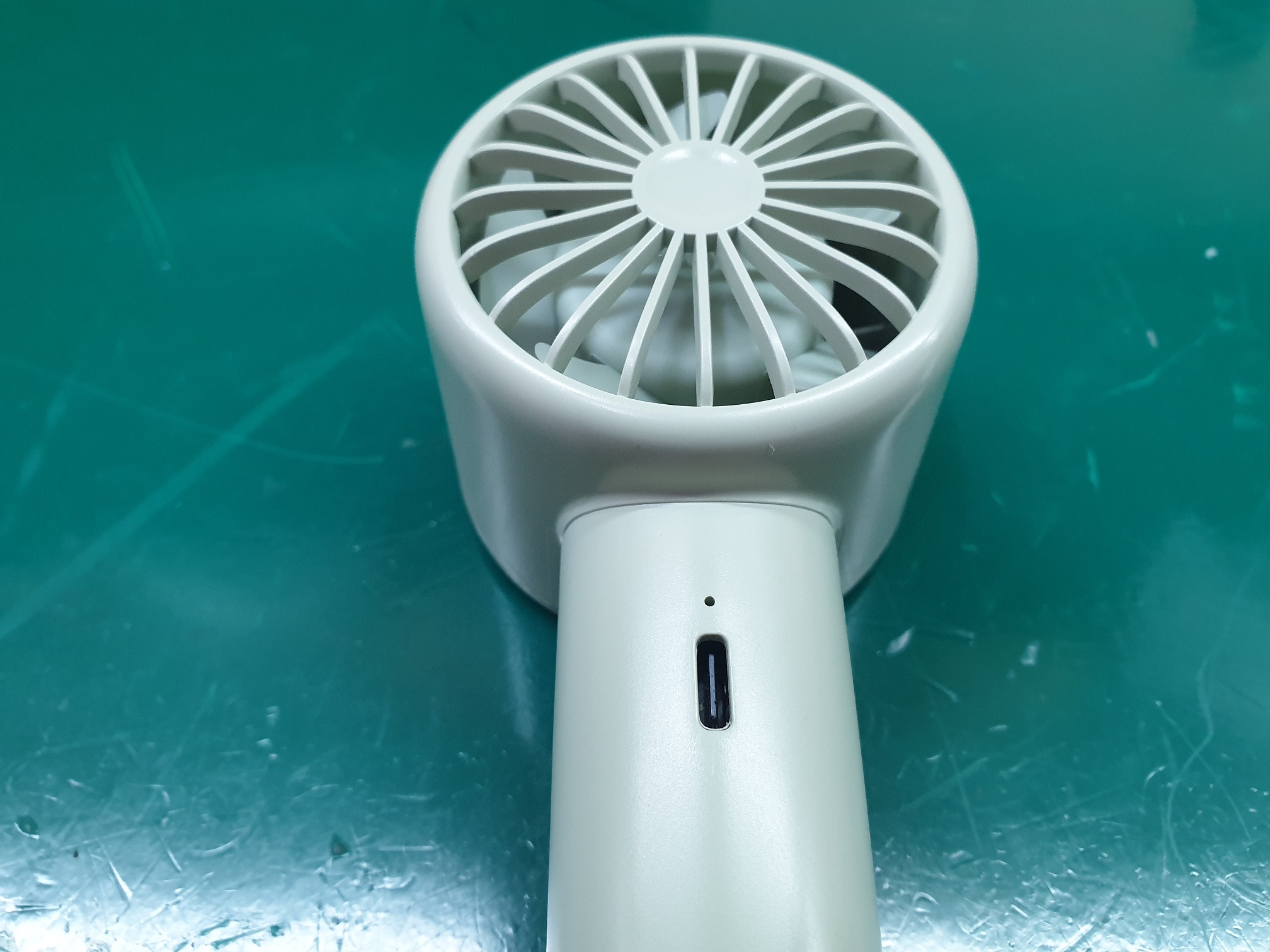 ซ่อมพัดลมมือถือแบบพกพา ยี่ห้อ STILLUSTER รุ่น ST-AF200 อาการชาร์จไฟไม่เข้า