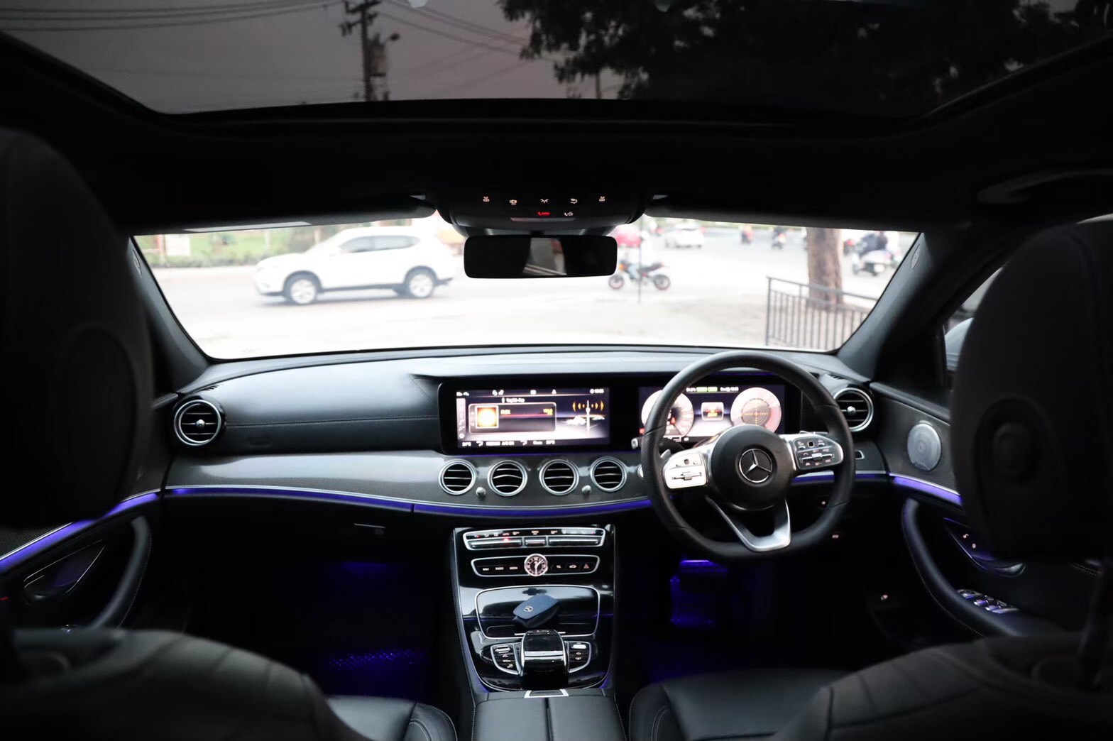 Mercedes-Benz E300e AMG Dynamic ป้ายแดง ปี 2021