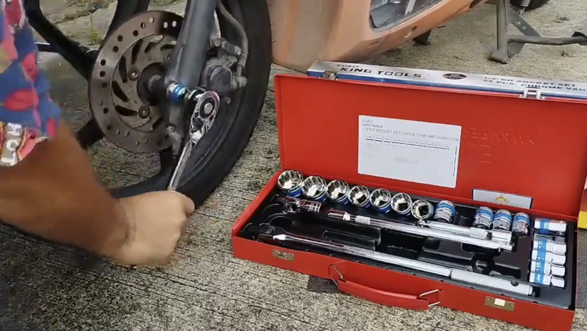 ชุดบล๊อกยูโรคิงทู Euro King Tools จำนวน 24 ชิ้น สีบรอนด์ งาน CR-V