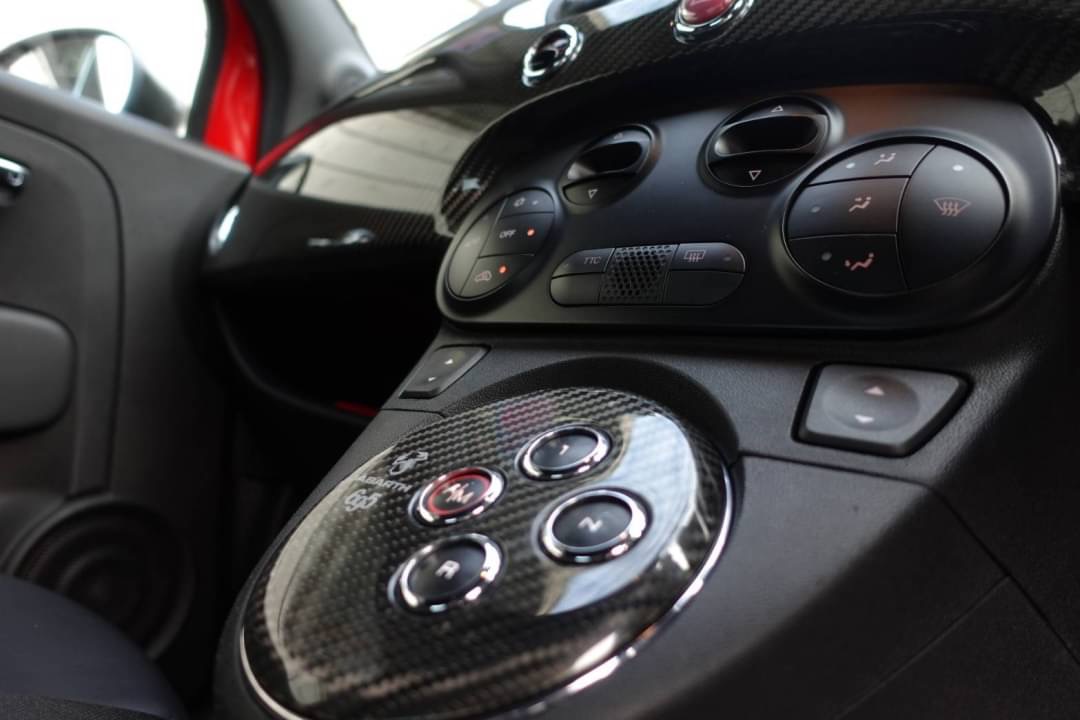 Fiat Abarth 695 Tributo Ferrari ปี 2011
