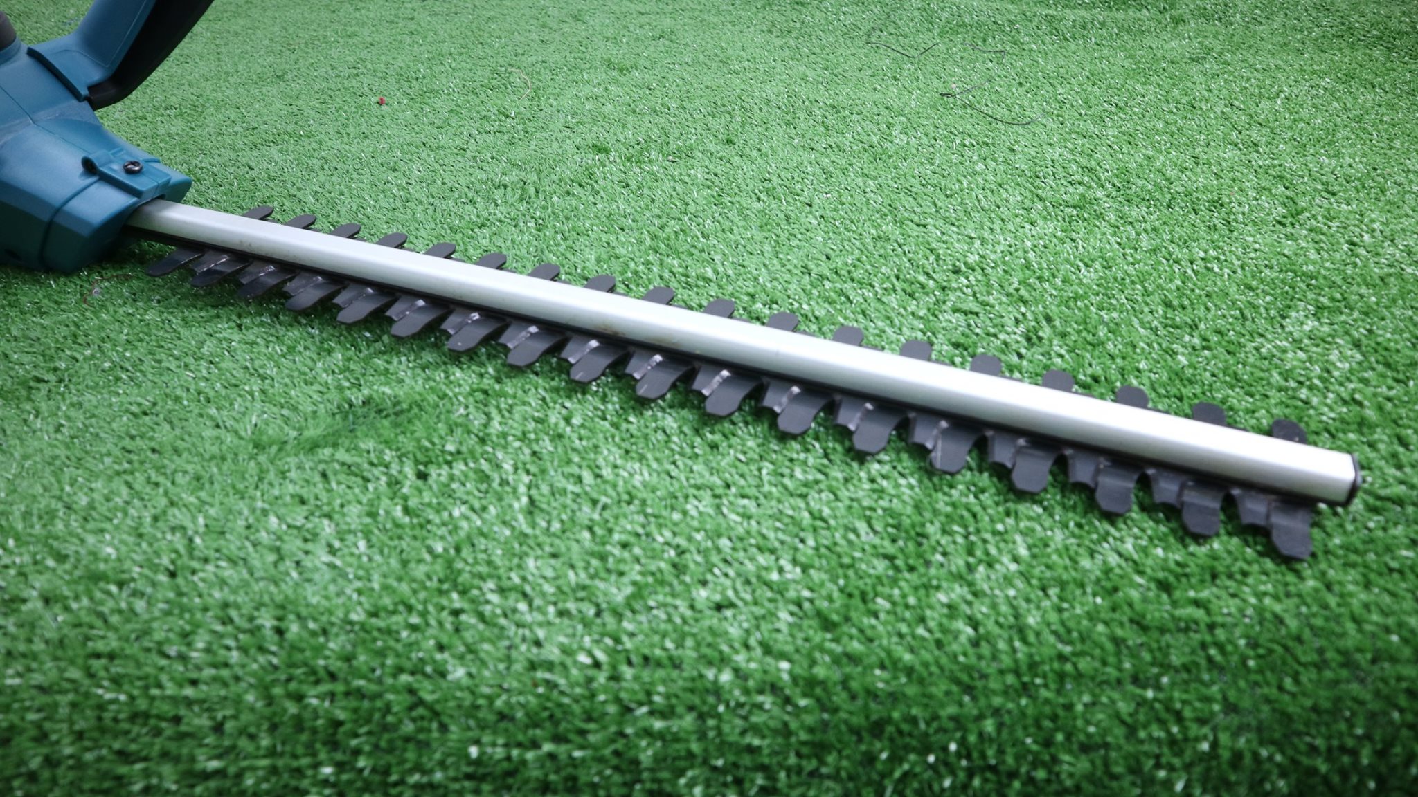 BERALA เครื่องตัดแต่งพุ่มไม้ไร้สาย BERALA BRL-8A601