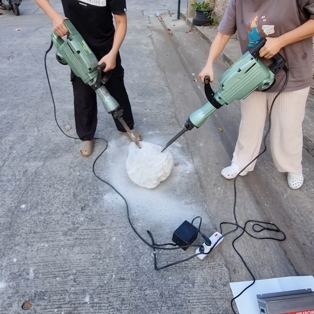 ตัวแปลงไฟ 12V เป็นไฟบ้าน 220V ขนาด 5,000W ยี่ห้อ WE POWER MAX