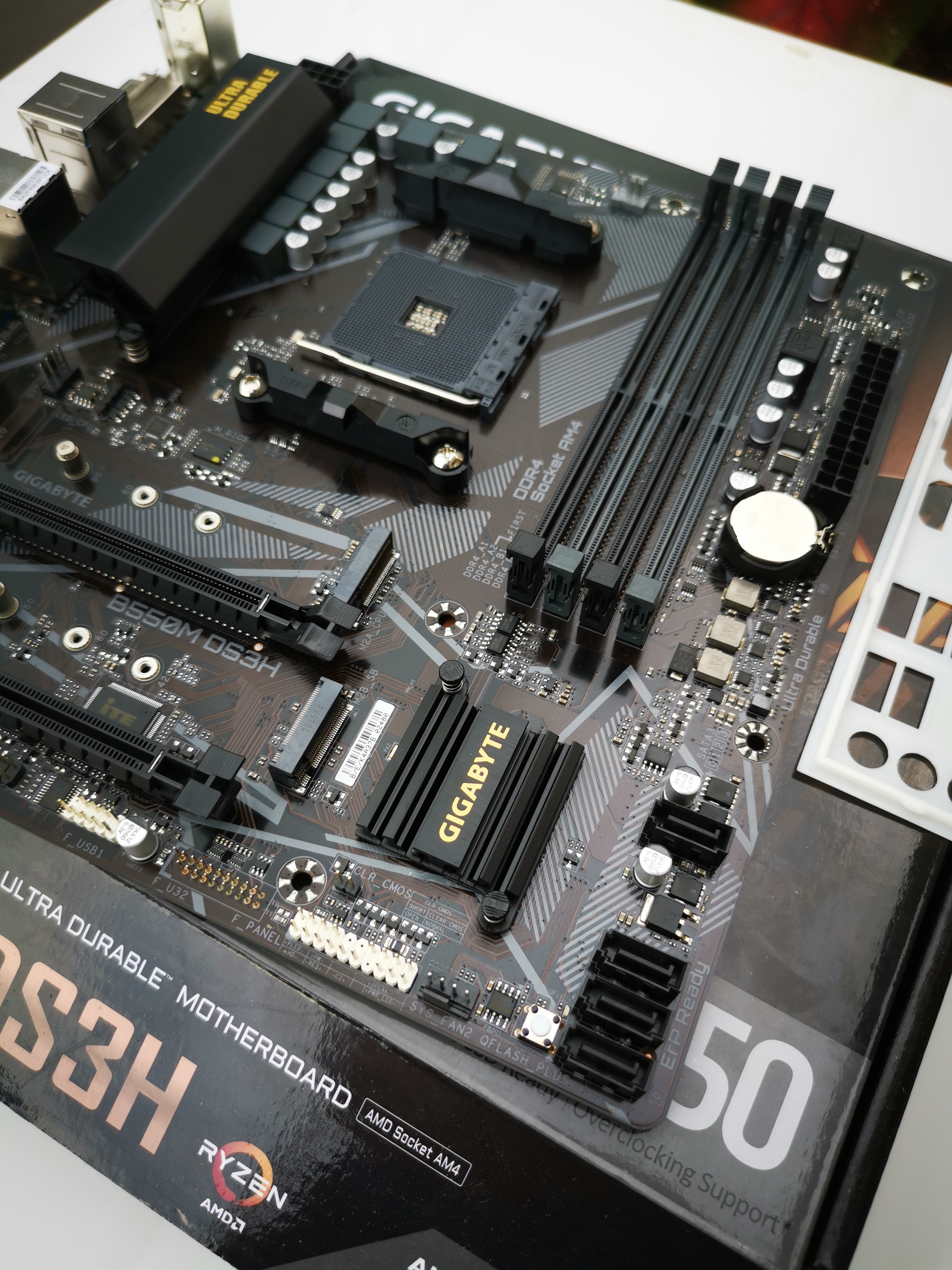 GIGABYTE B550M DS3H