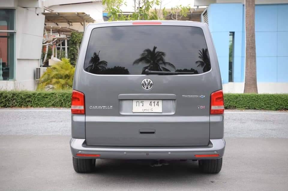 Volkswagen Caravelle สีเทาเข้ม ปี 2013