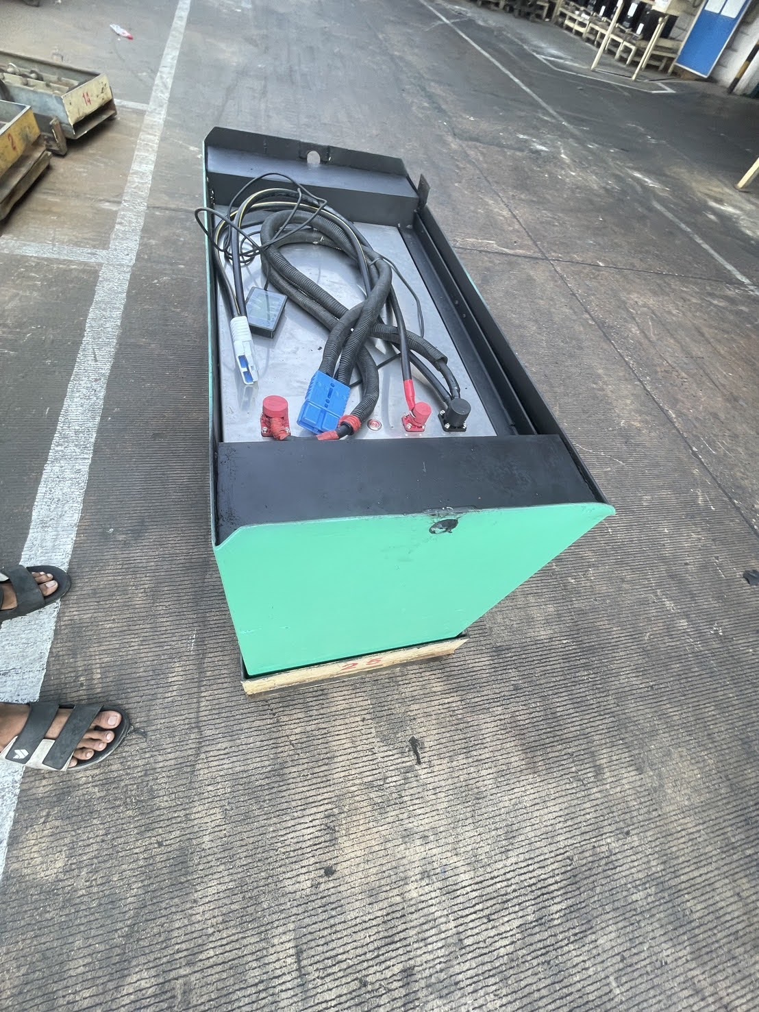 แบตเตอรี่ลิเธียมทำสำหรับโฟล์คลิฟท์ไฟฟ้า รถยกไฟฟ้า forklift 24v 48v