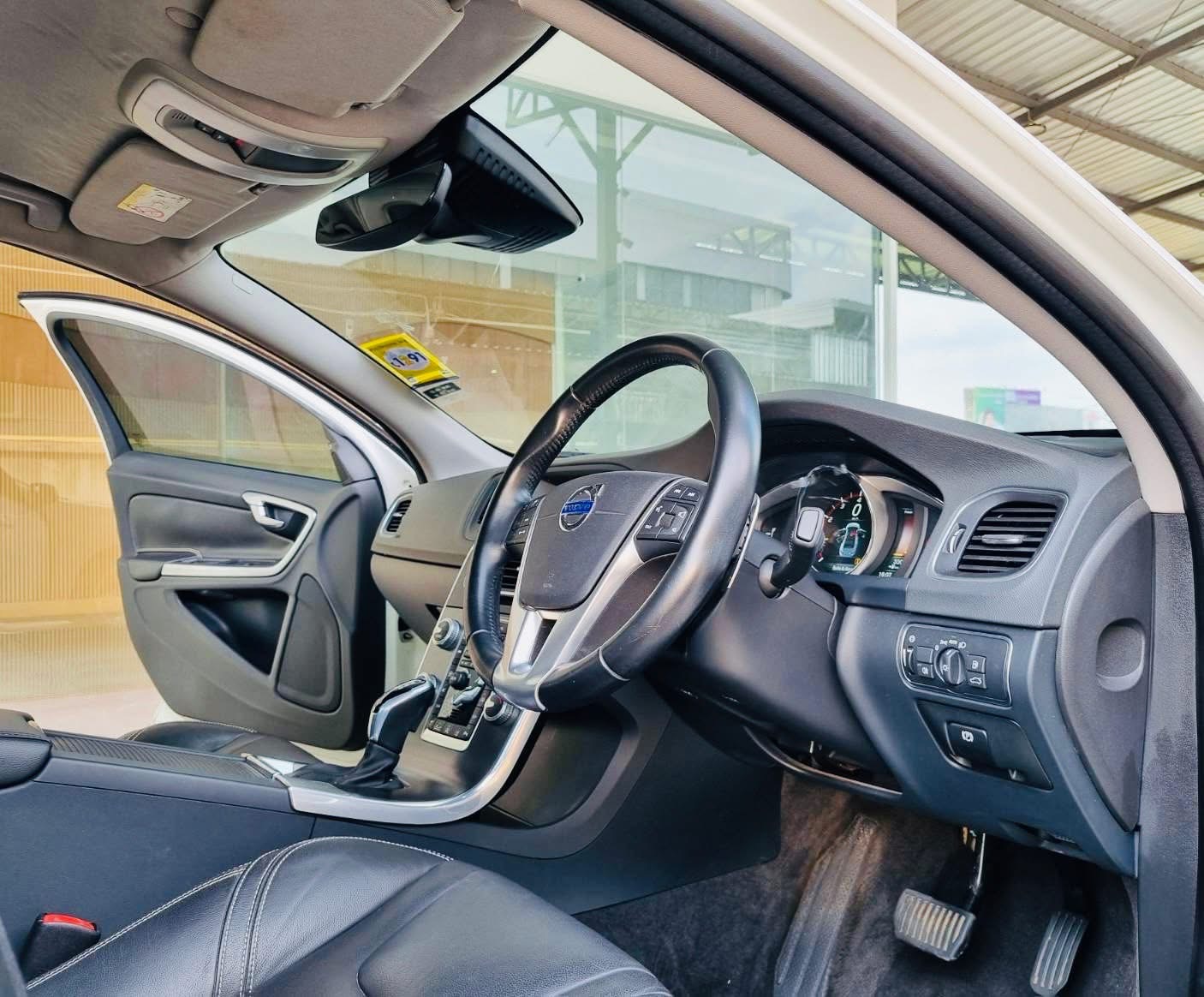 VOLVO S60 T5 Minor Change ปี 2016