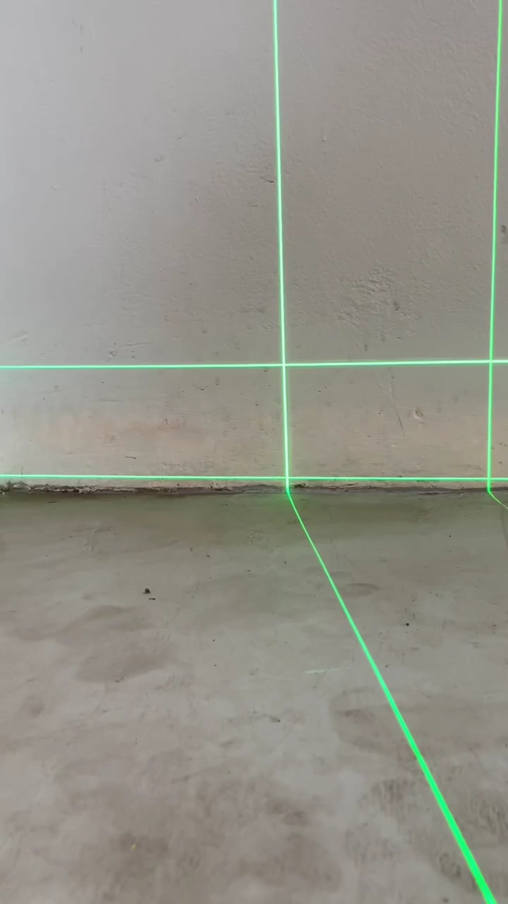 เครื่องวัดระดับเลเซอร์ ยี่ห้อ AKITA มีมาให้เลือก 2 แบบ 12 เส้น และ 16 เส้น