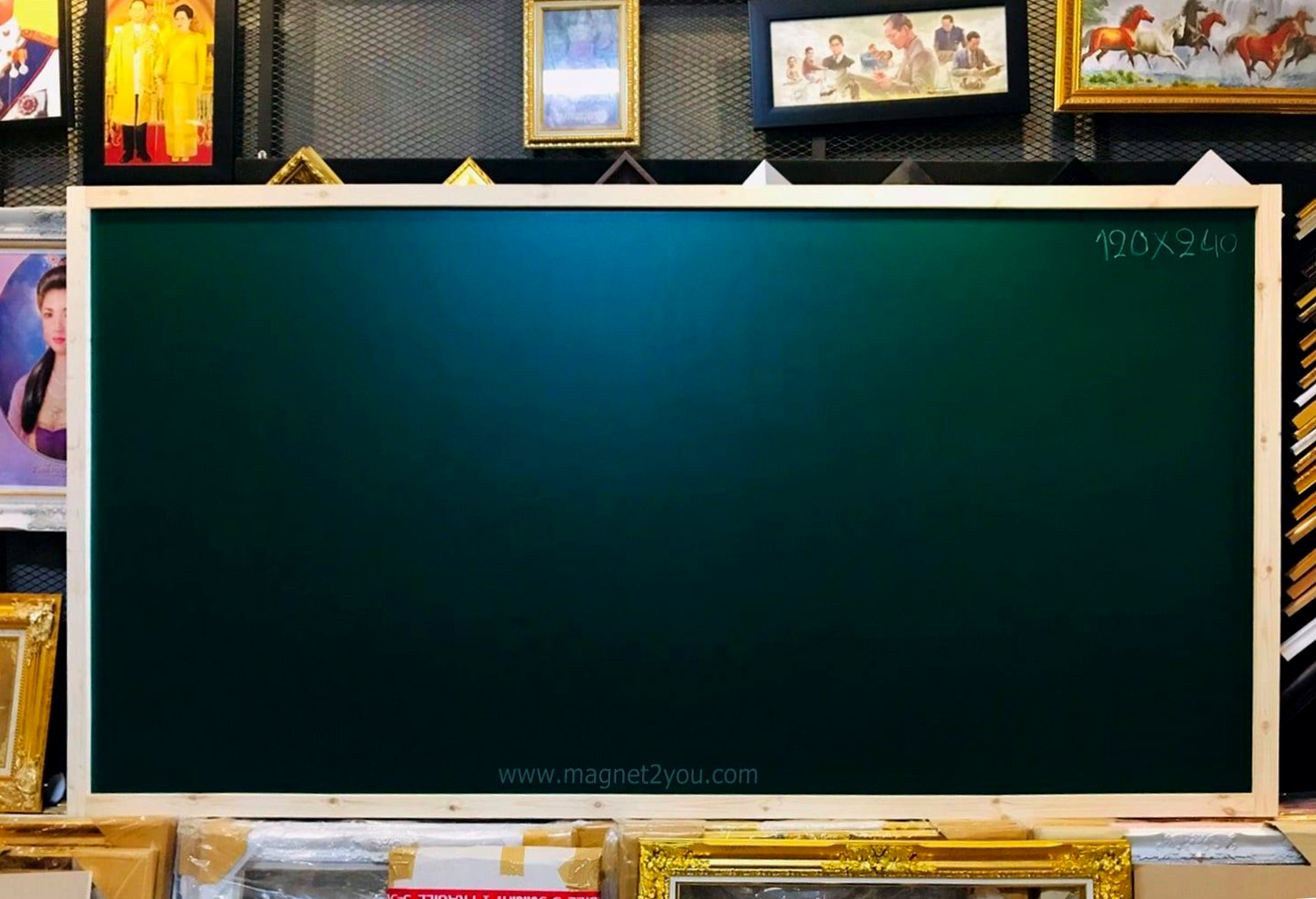 กระดานเขียว 120x240 ติดผนัง (โครง 10 MM) กรอบไม้สนเลือกสีได้