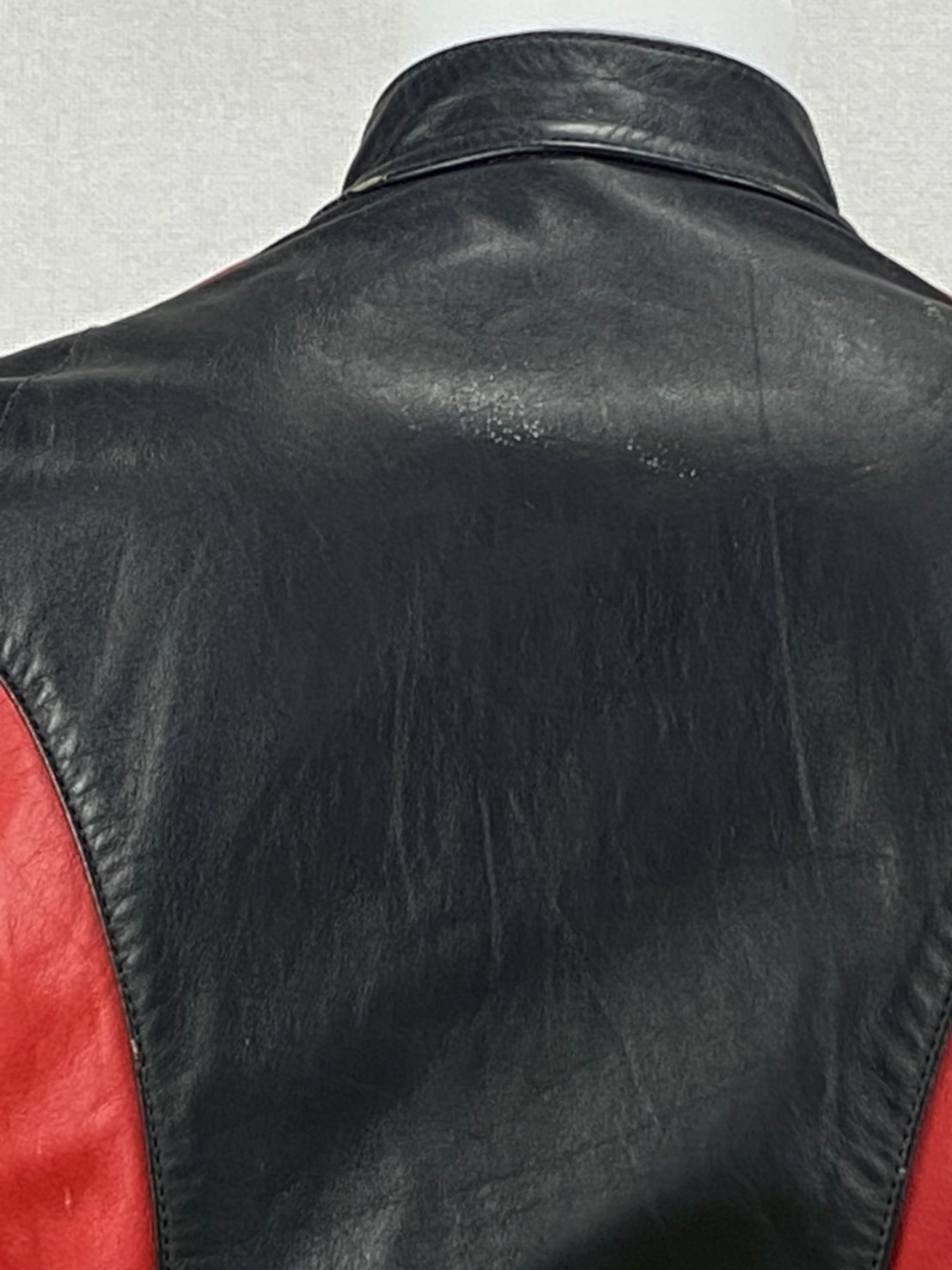 เสื้อการ์ดสำหรับขี่มอเตอร์ไซด์( มือสอง) RCSS 023: อก 38" ยาว 20" ** HARRO**