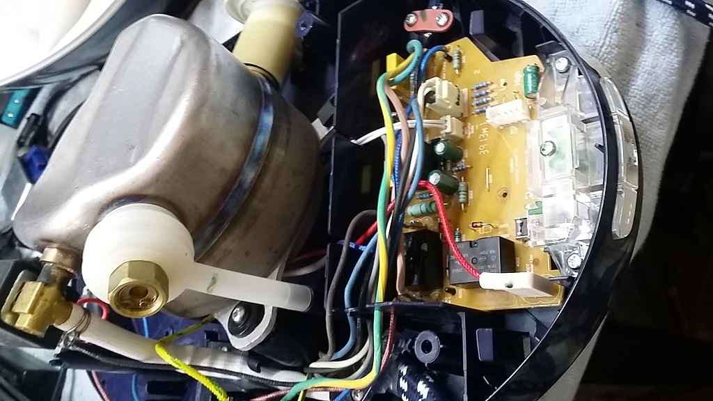 ซ่อมเตารีดไอน้ำ ยี่ห้อ PHILIPS รุ่น GC8635 อาการไอน้ำไม่ออก