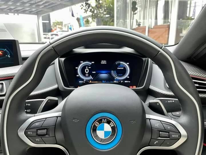BMW i8 Roadster ปี 2021