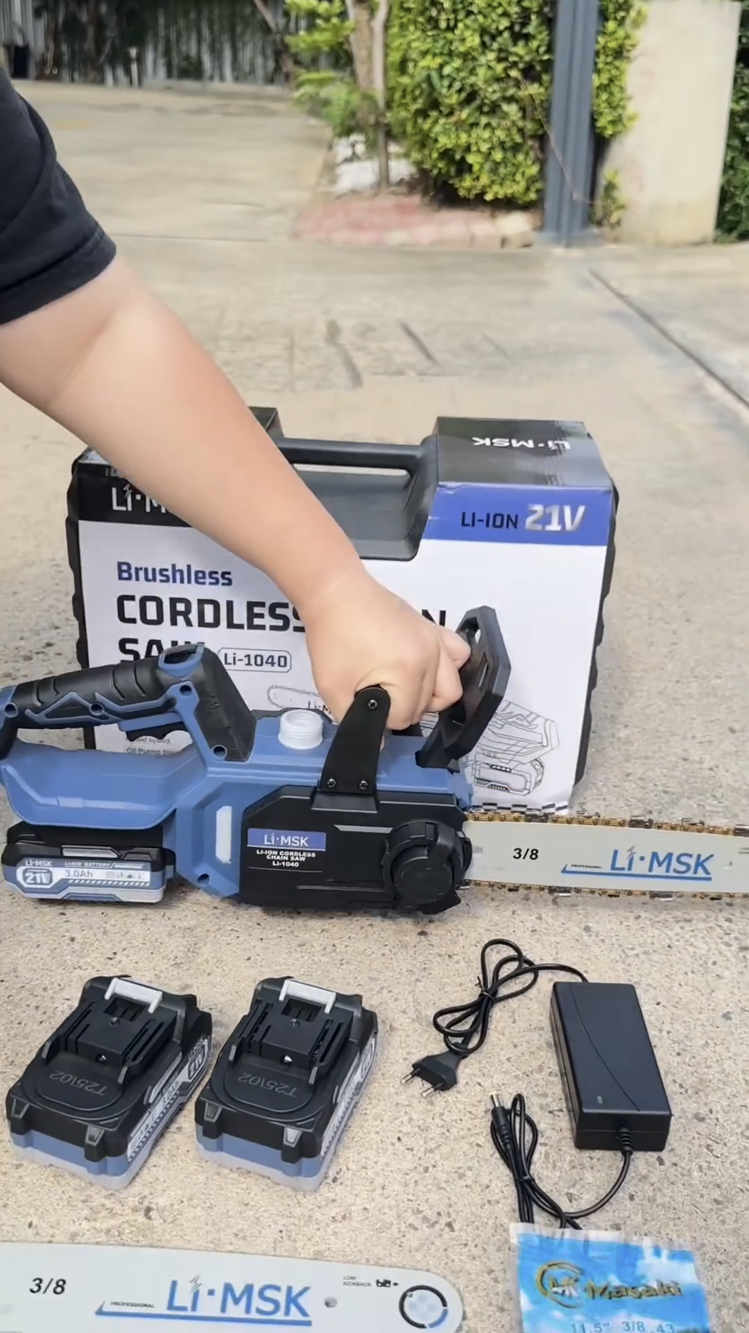 เลื่อยโซ่แบตเตอรี่ไร้สาย 21V ยี่ห้อ MASAKI รุ่น LI-1040