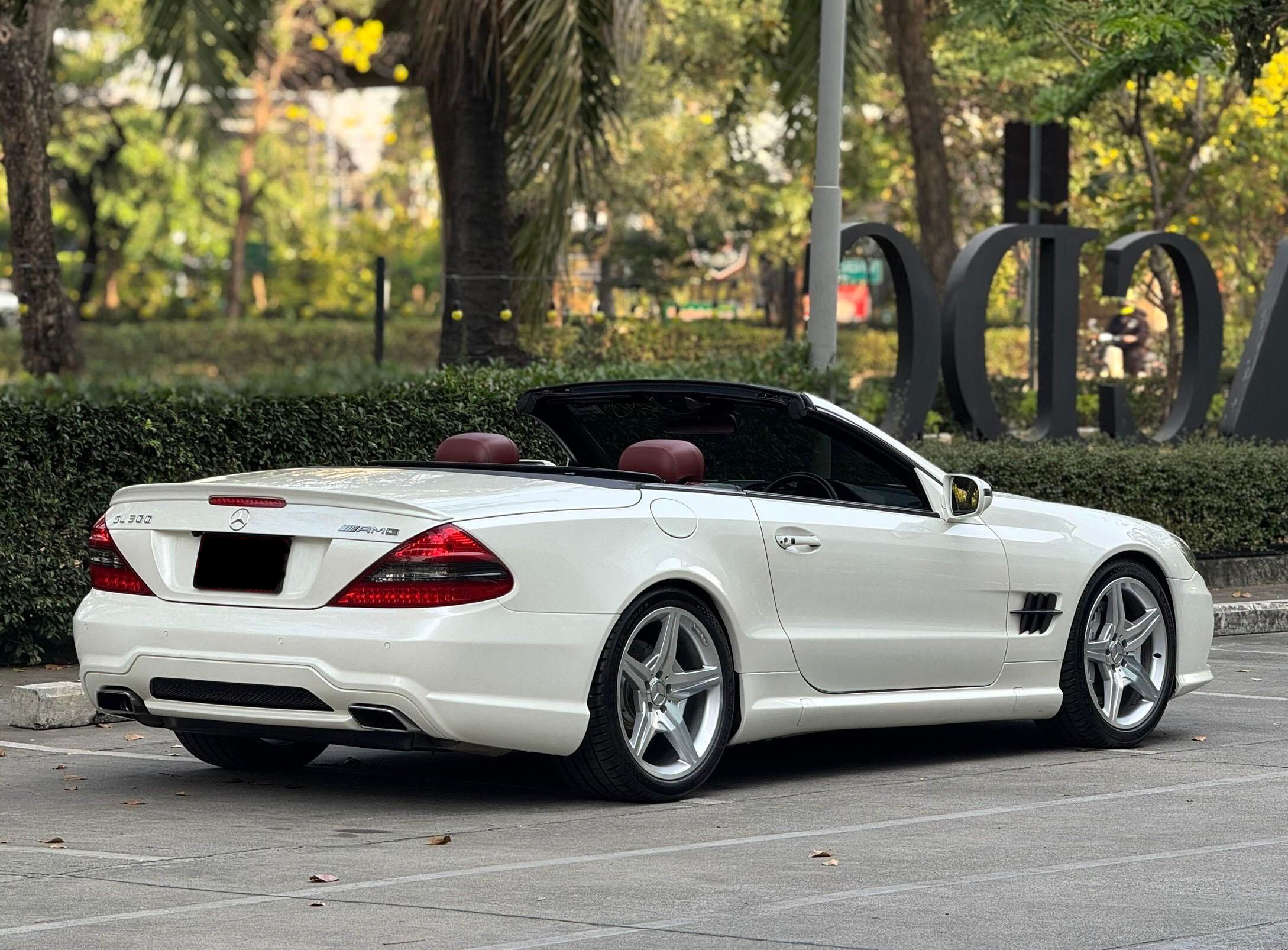Mercedes-Benz SL300 3.0 R230 Convertible สีขาว ปี2011