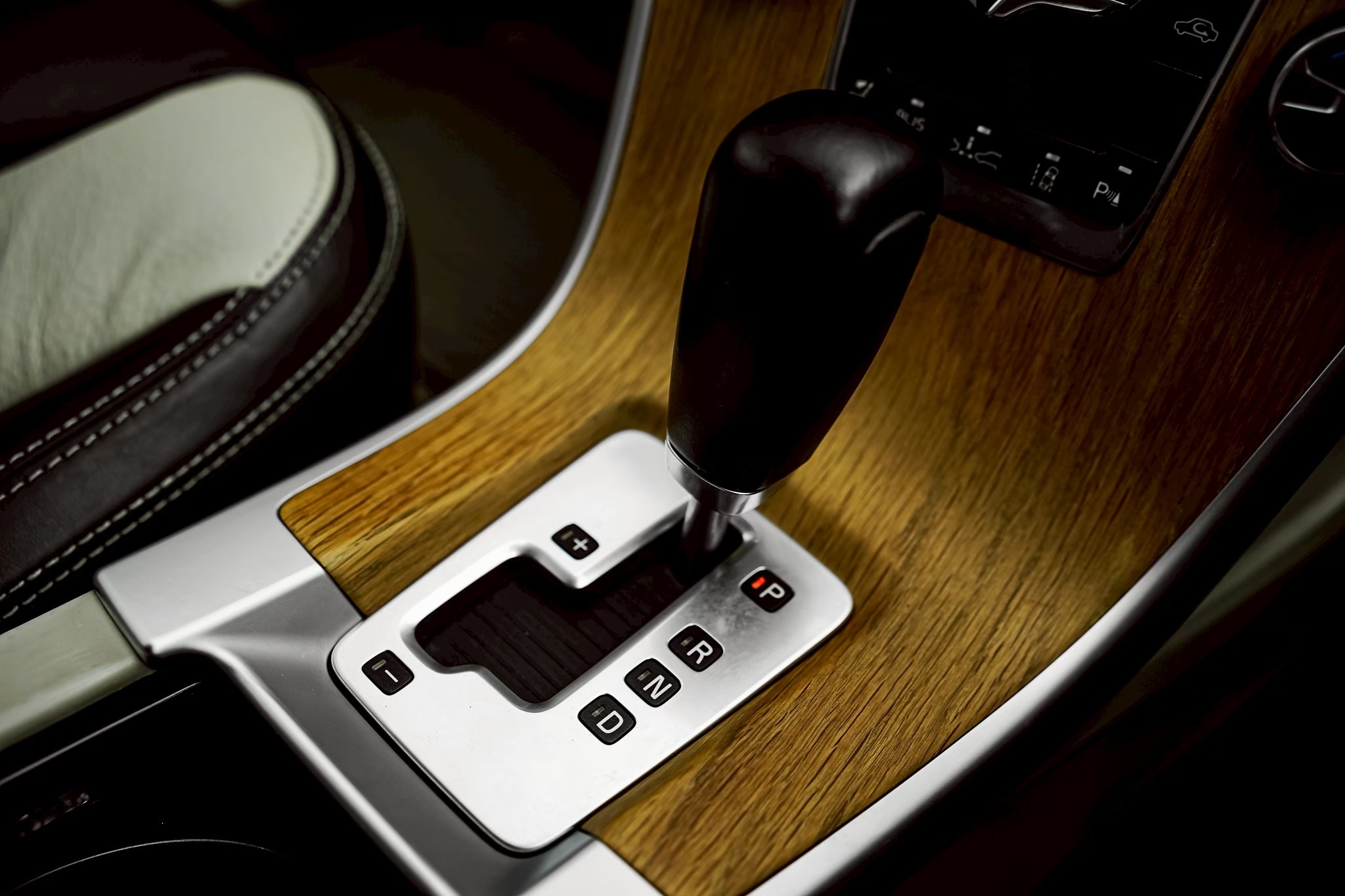 Volvo XC60 2.0 D3 ปี 2012