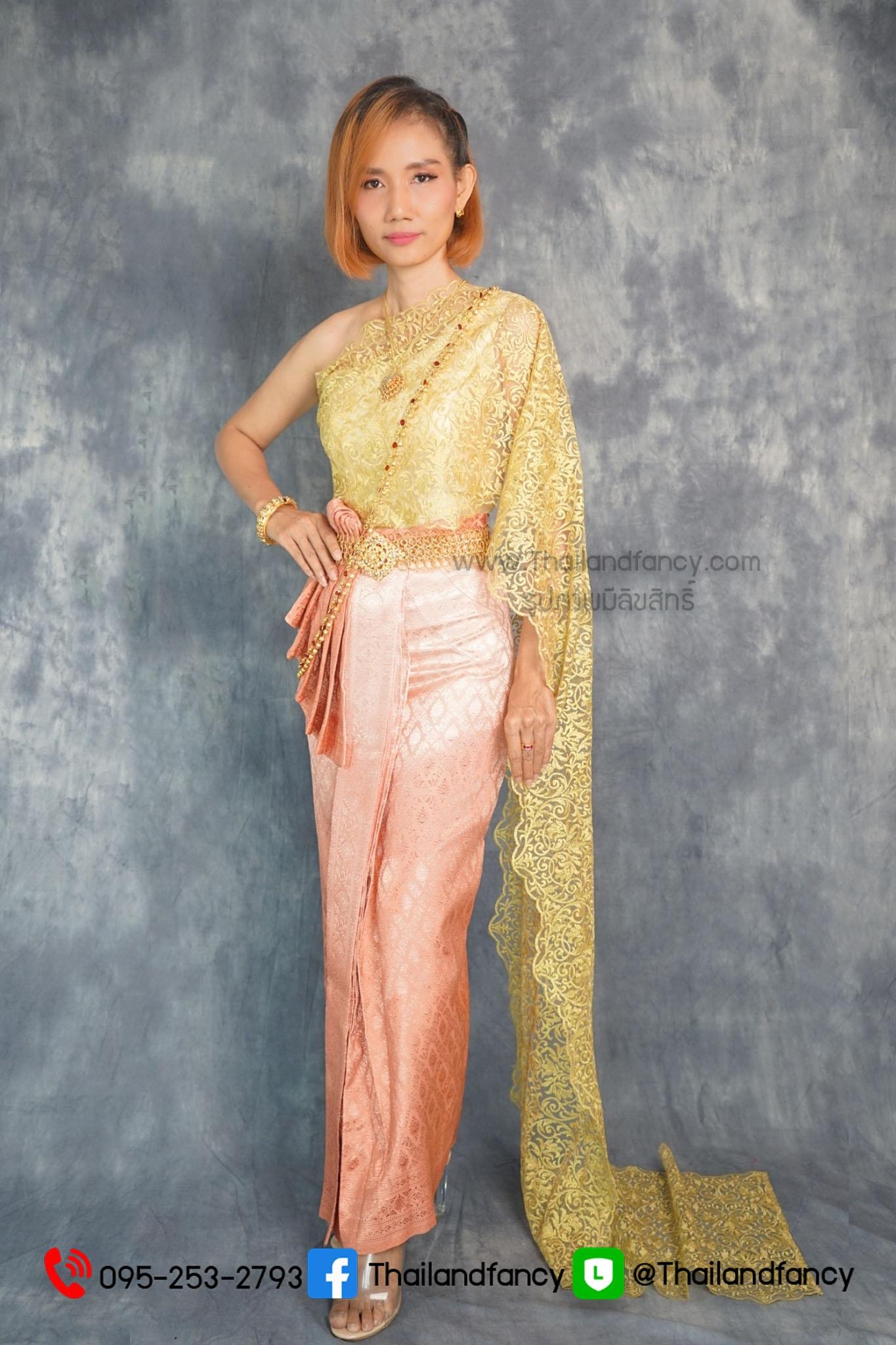 ชุดไทยจักรี ชุดไทยย้อนยุค ชุดไทยประยุกต์ ชุดไทยแต่งงาน ชุดไทยเจ้าสาว ชุดไทยงานแต่งสำหรับเจ้าสาวโทนสไบลูกไม้สีทองกับผ้าถุงผ้าไทยไล่เฉดสีโอรสจีบหน้านางเสมือนนุ่งสด