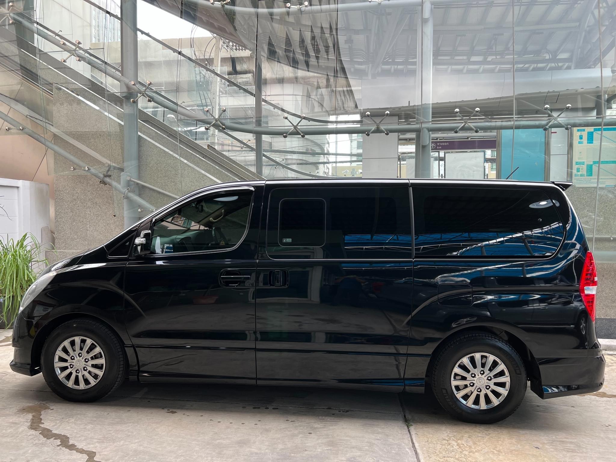 HYUNDAI H1 DELUXE TOP ปี 2017