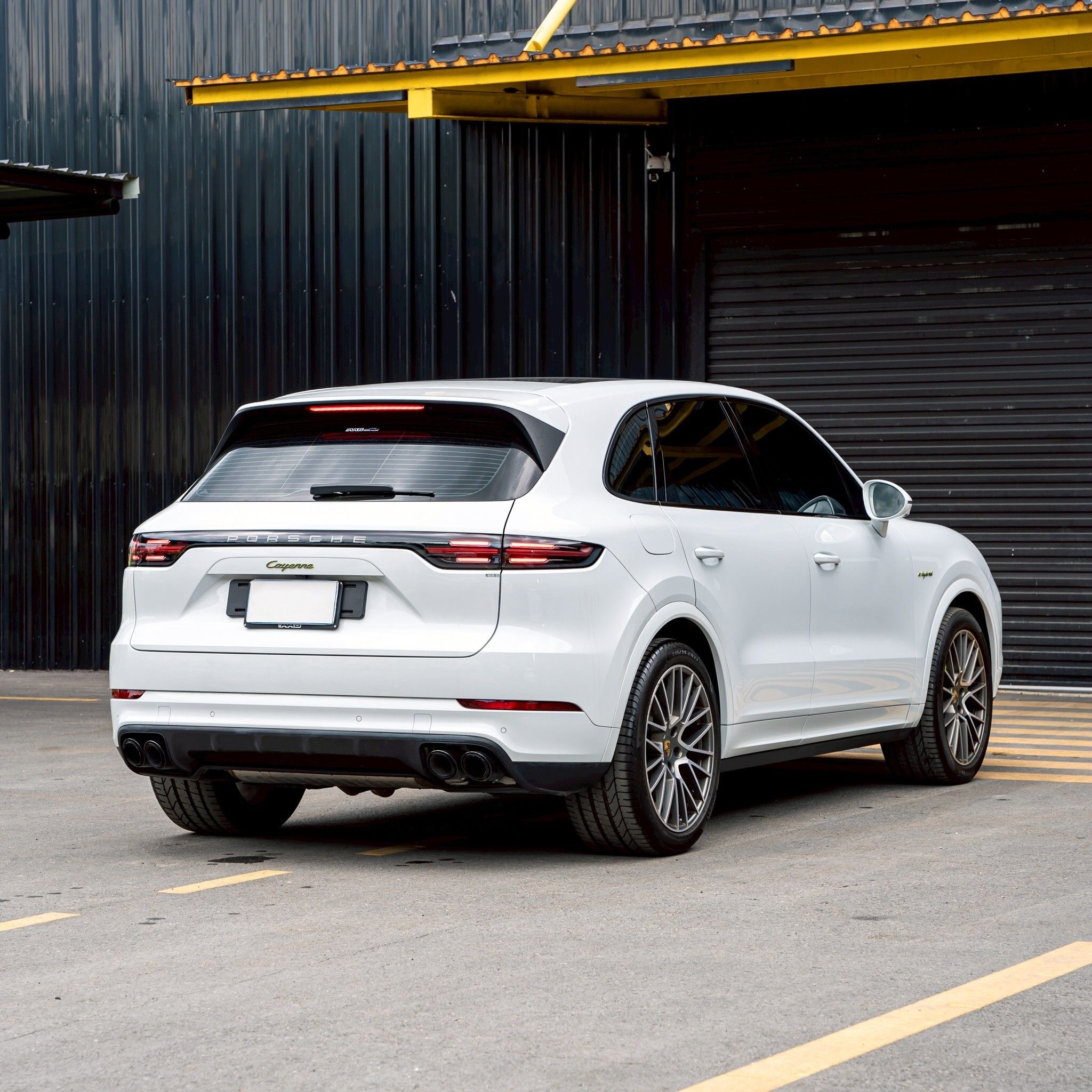Porsche Cayenne E-Hybrid Platinum Edition ปี 2022