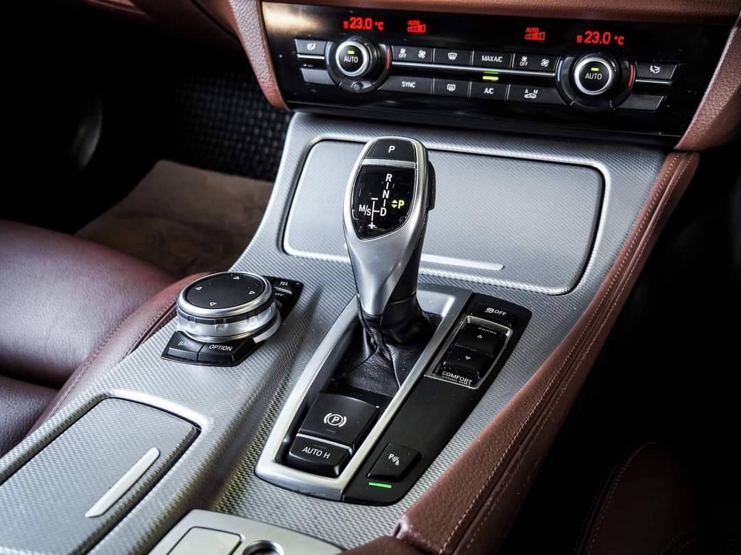 BMW 528i M Sport LCI ปี 2015 สีดำ
