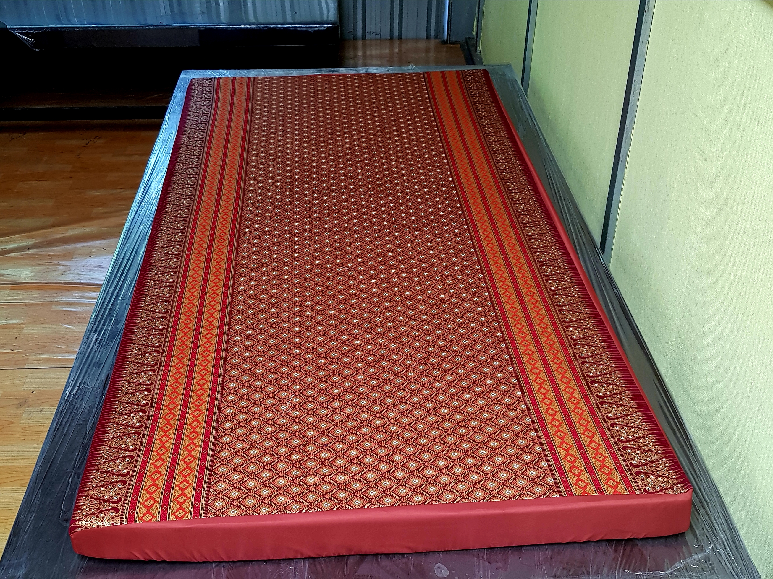 ผ้าปูเบาะนวดไทย ผ้าพิมพ์ทองลายไทย พร้อมปลอกหมอน