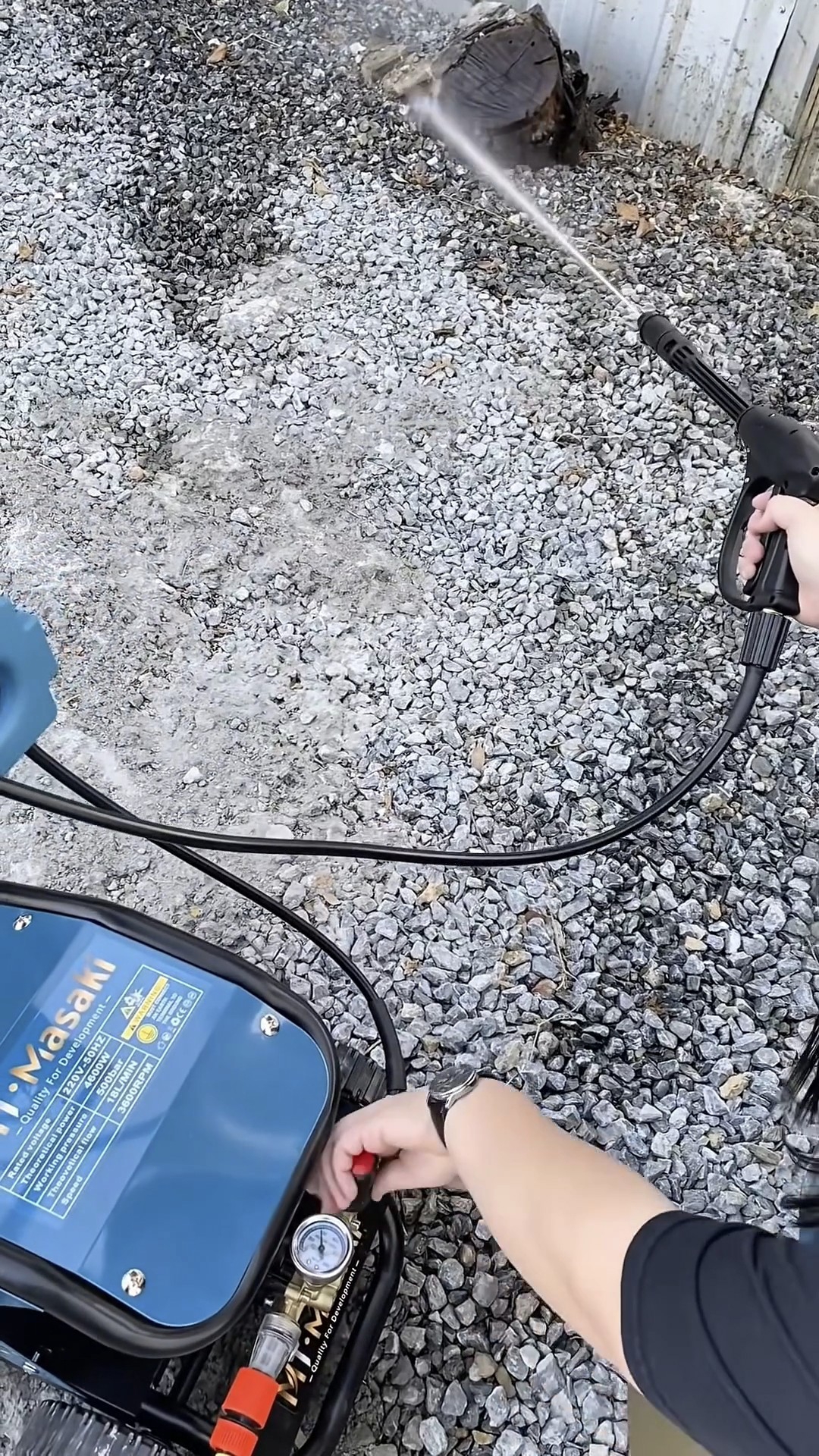 เครื่องฉีดน้ำแรงดันสูงล้อลาก ยี่ห้อ MASAKI มีโรลม้วนสายในตัว มี 2 รุ่นให้เลือก